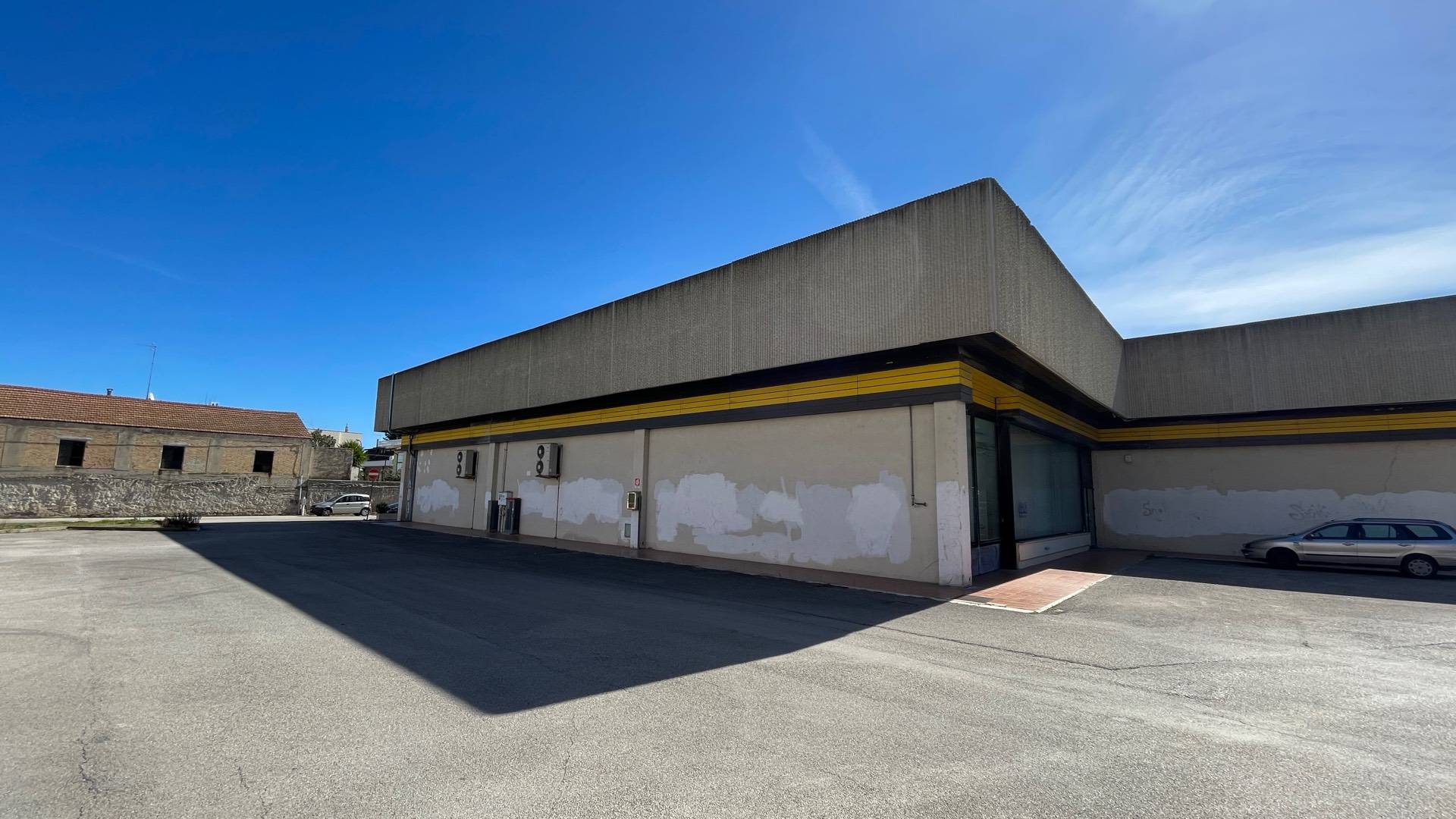 Locale Commerciale in vendita a San Benedetto del Tronto, Porto D'ascoli residenziale