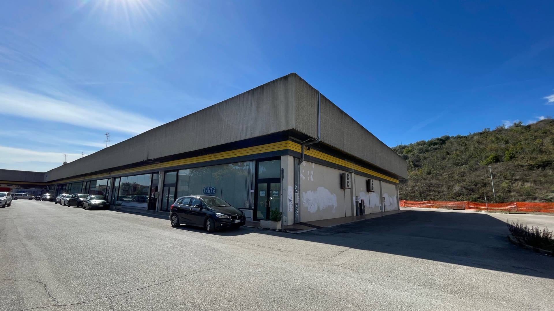 Locale Commerciale in vendita a San Benedetto del Tronto, Porto D'ascoli residenziale