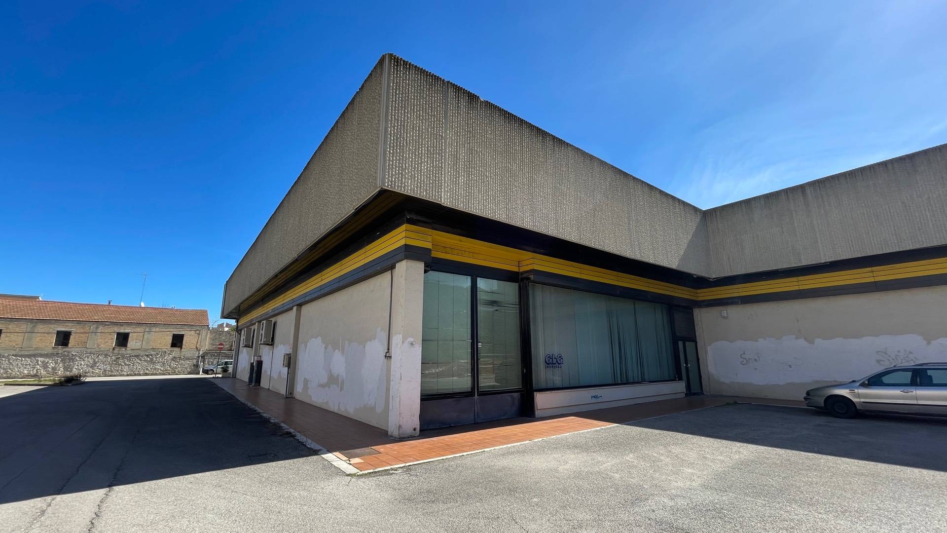 Locale Commerciale in vendita a San Benedetto del Tronto, Porto D'ascoli residenziale