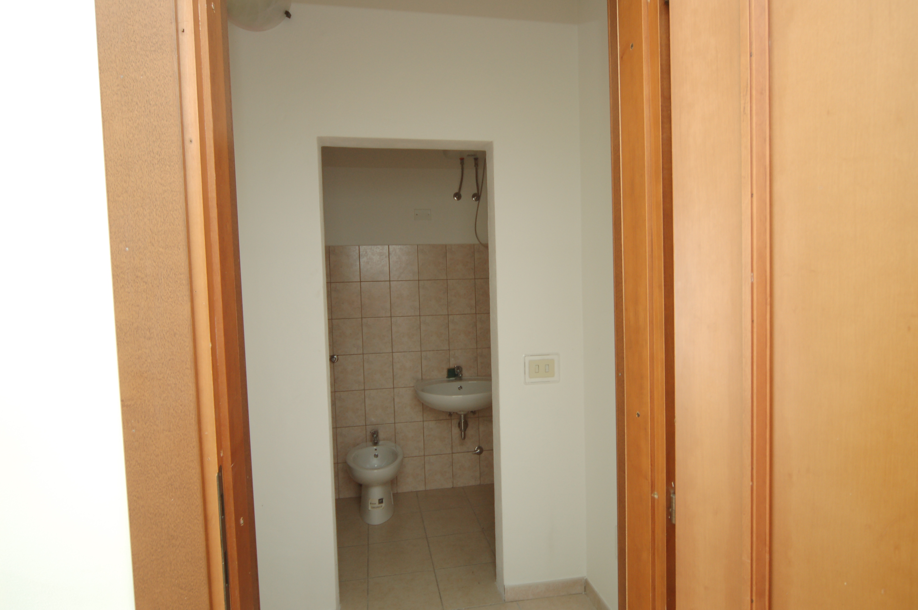 Locale Commerciale in vendita a Martinsicuro, Villa Rosa (zona A Sud Del Centro)