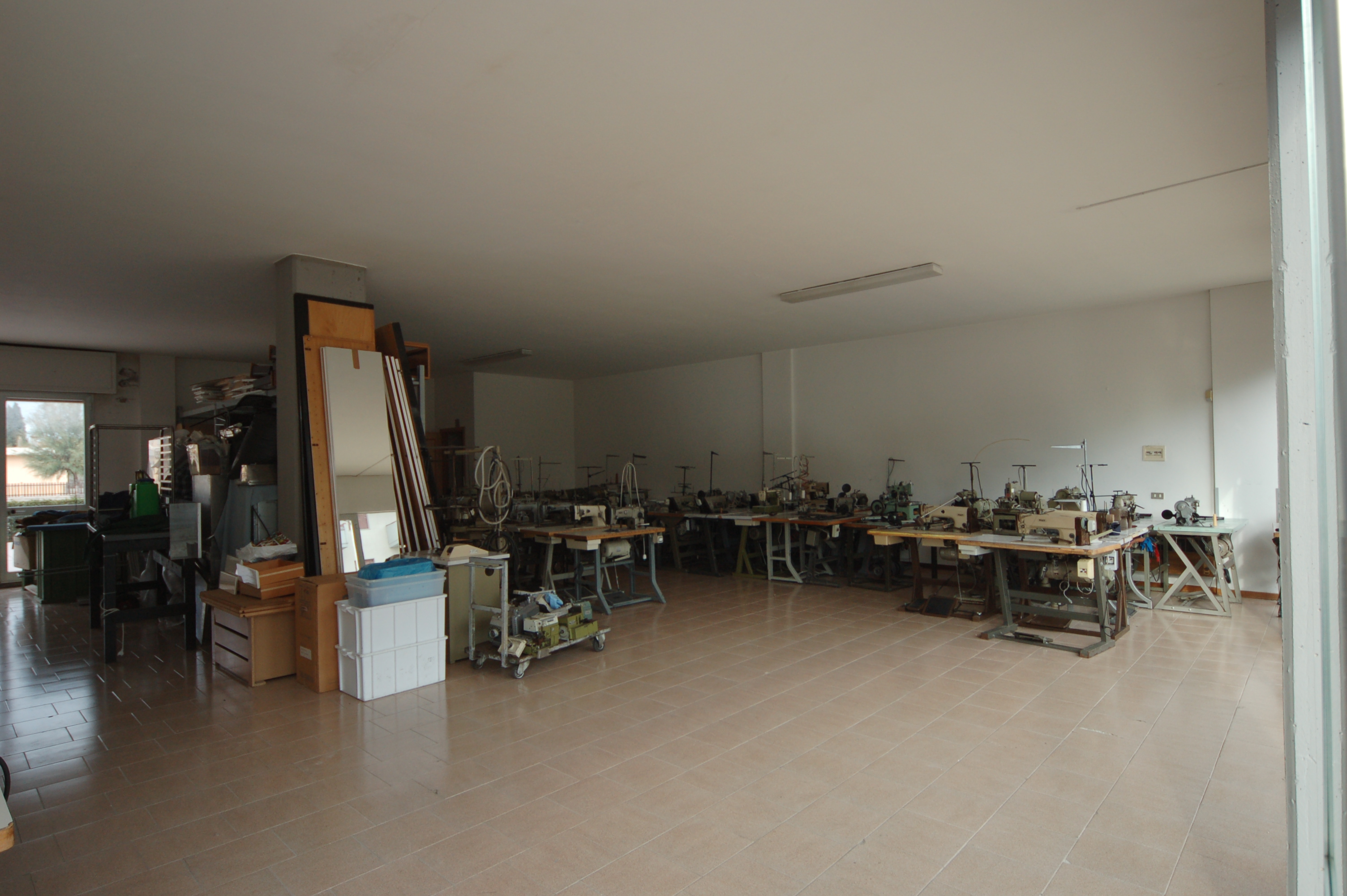 Locale Commerciale in vendita a Martinsicuro, Villa Rosa (zona A Sud Del Centro)