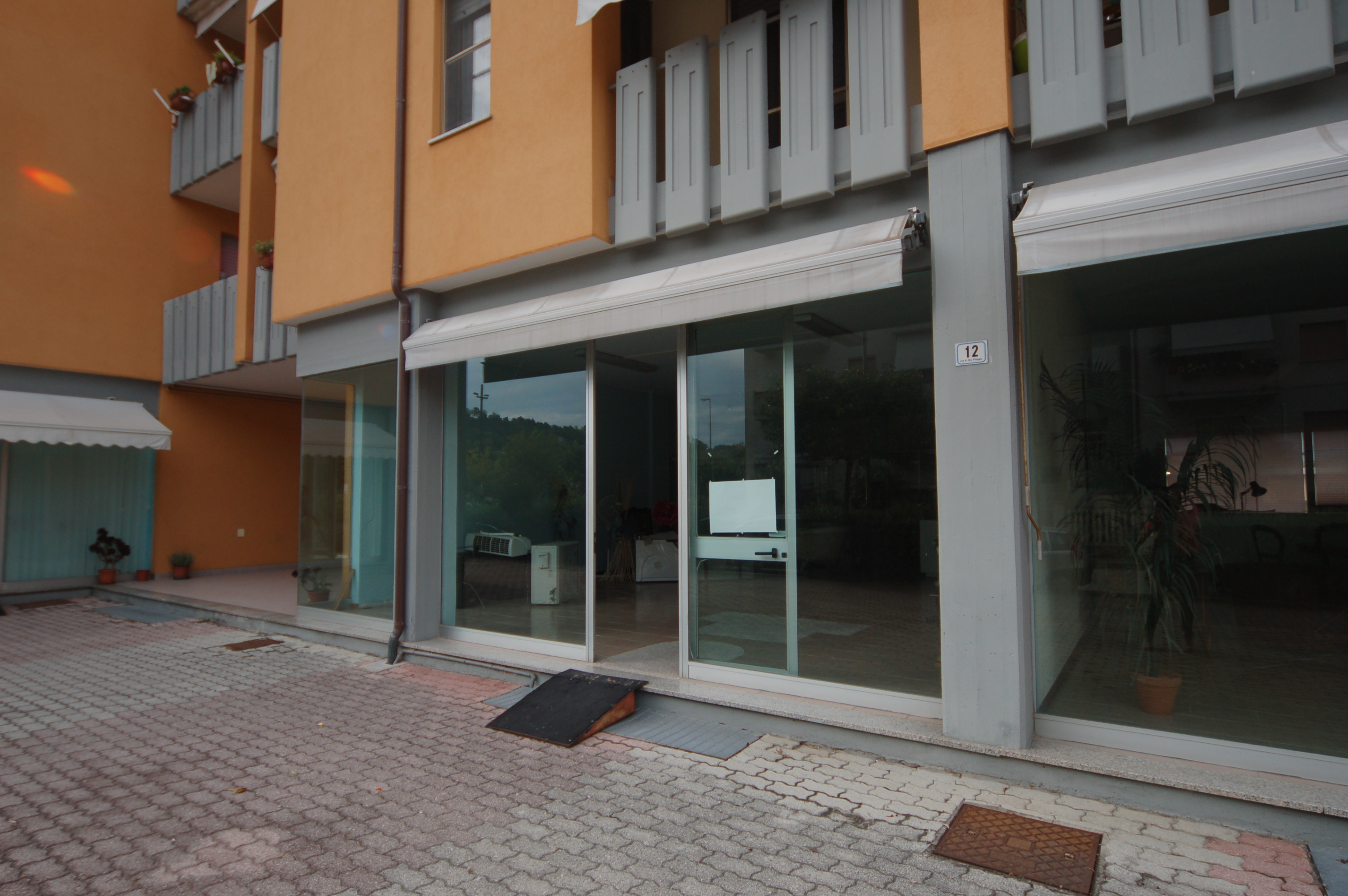 Locale Commerciale in vendita a Martinsicuro, Villa Rosa (zona A Sud Del Centro)