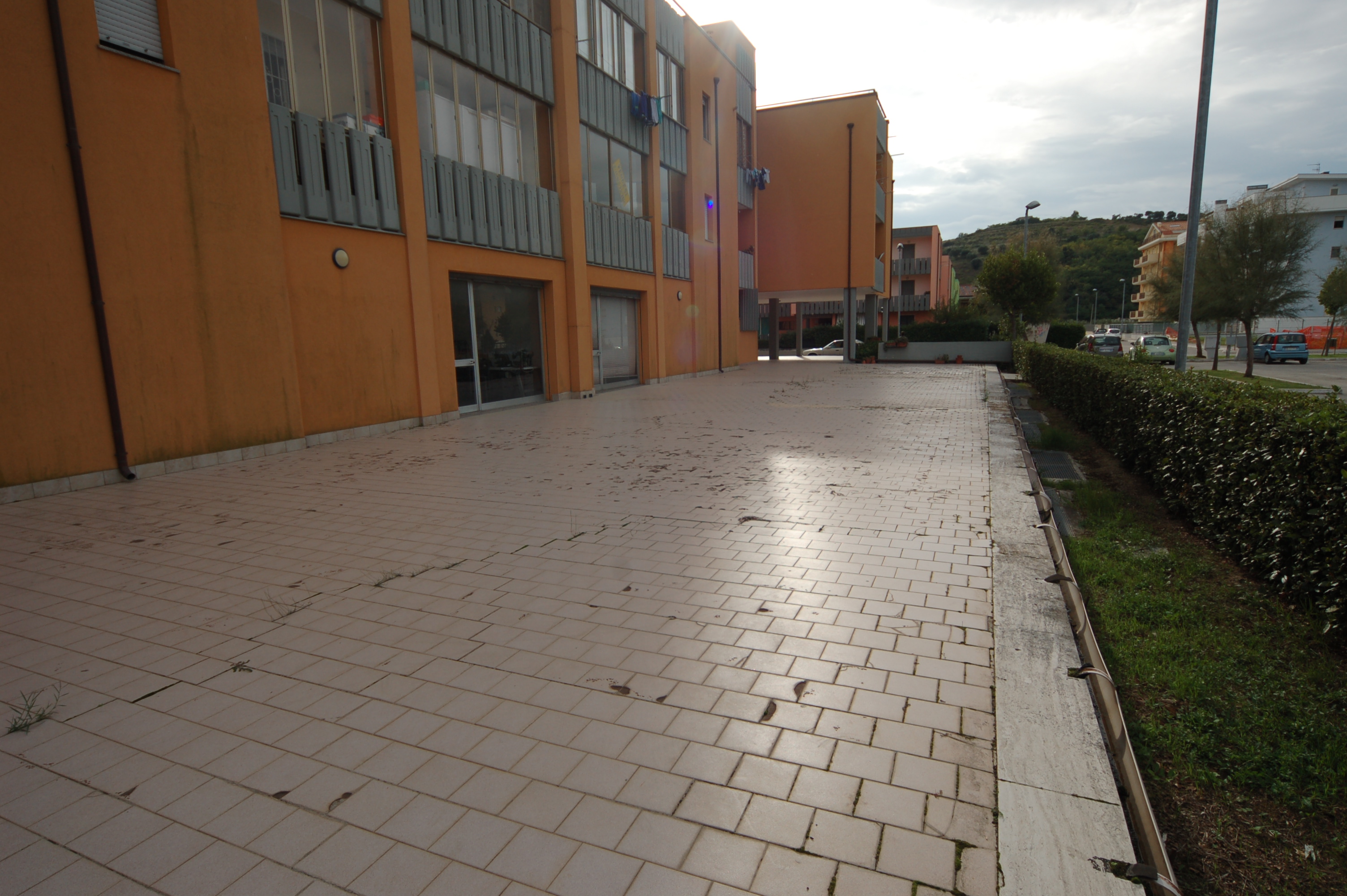 Locale Commerciale in vendita a Martinsicuro, Villa Rosa (zona A Sud Del Centro)