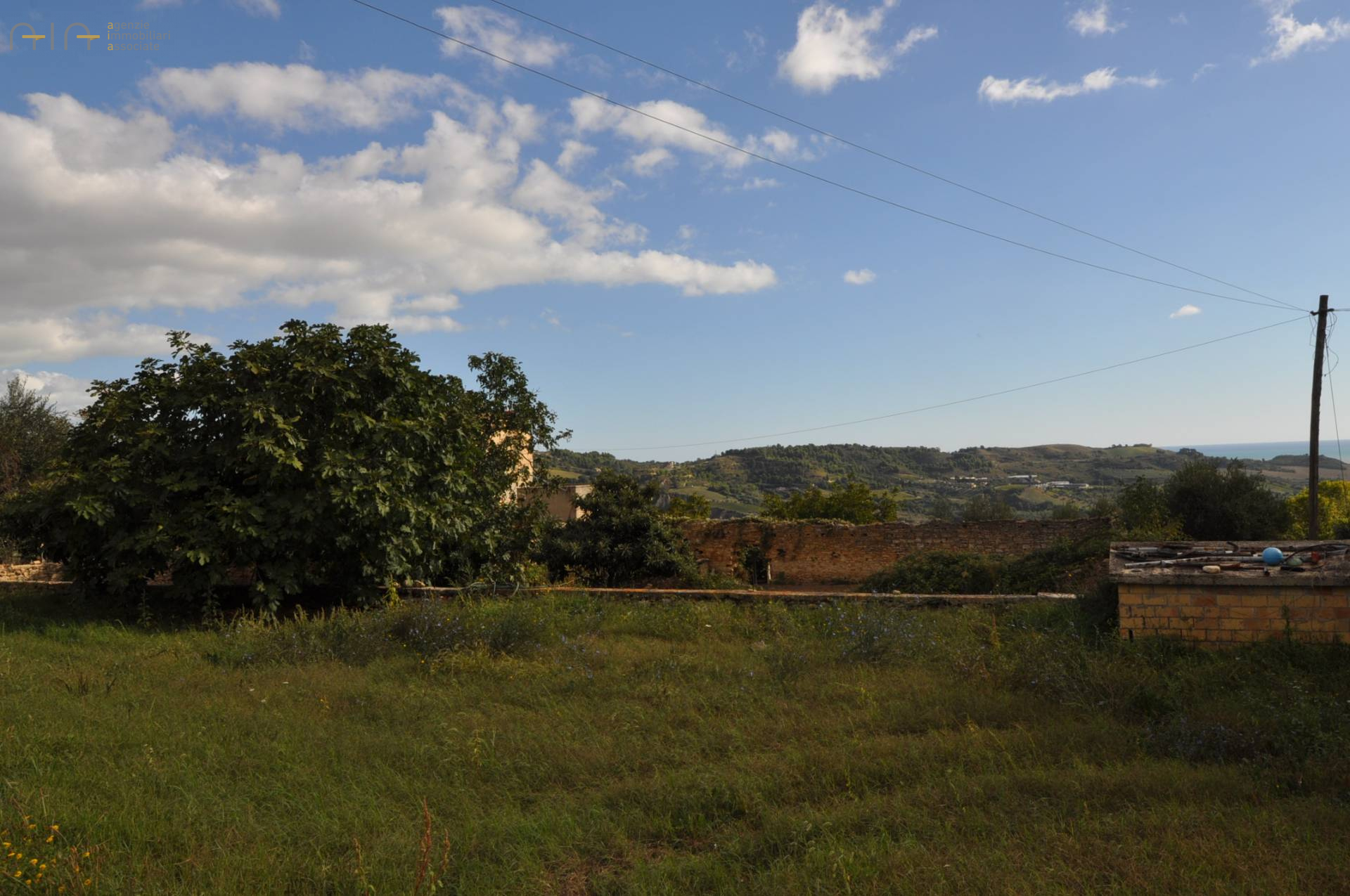 Casale Colonico Rustico in vendita a Acquaviva Picena, Collinare (esposizione verso il mare)