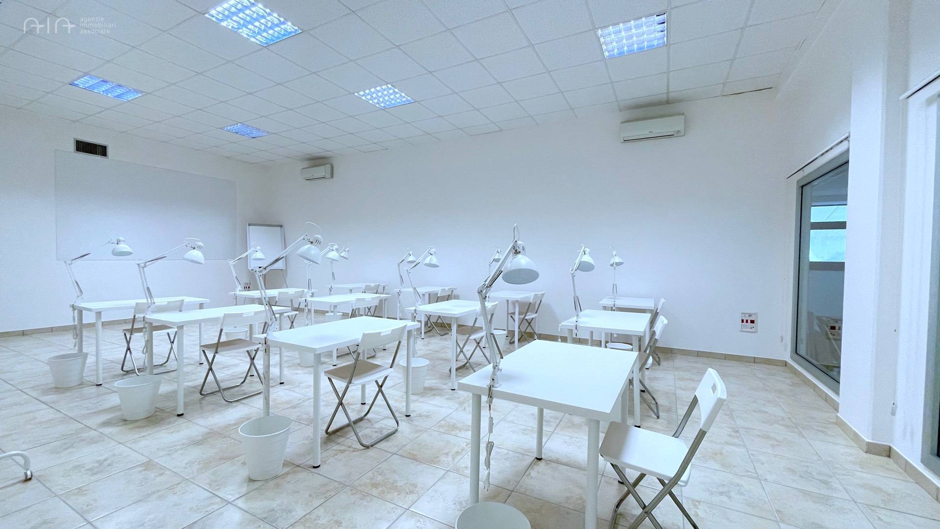 Ufficio / Studio Professionale in vendita a Colonnella, Industriale (bonifica Del Tronto)