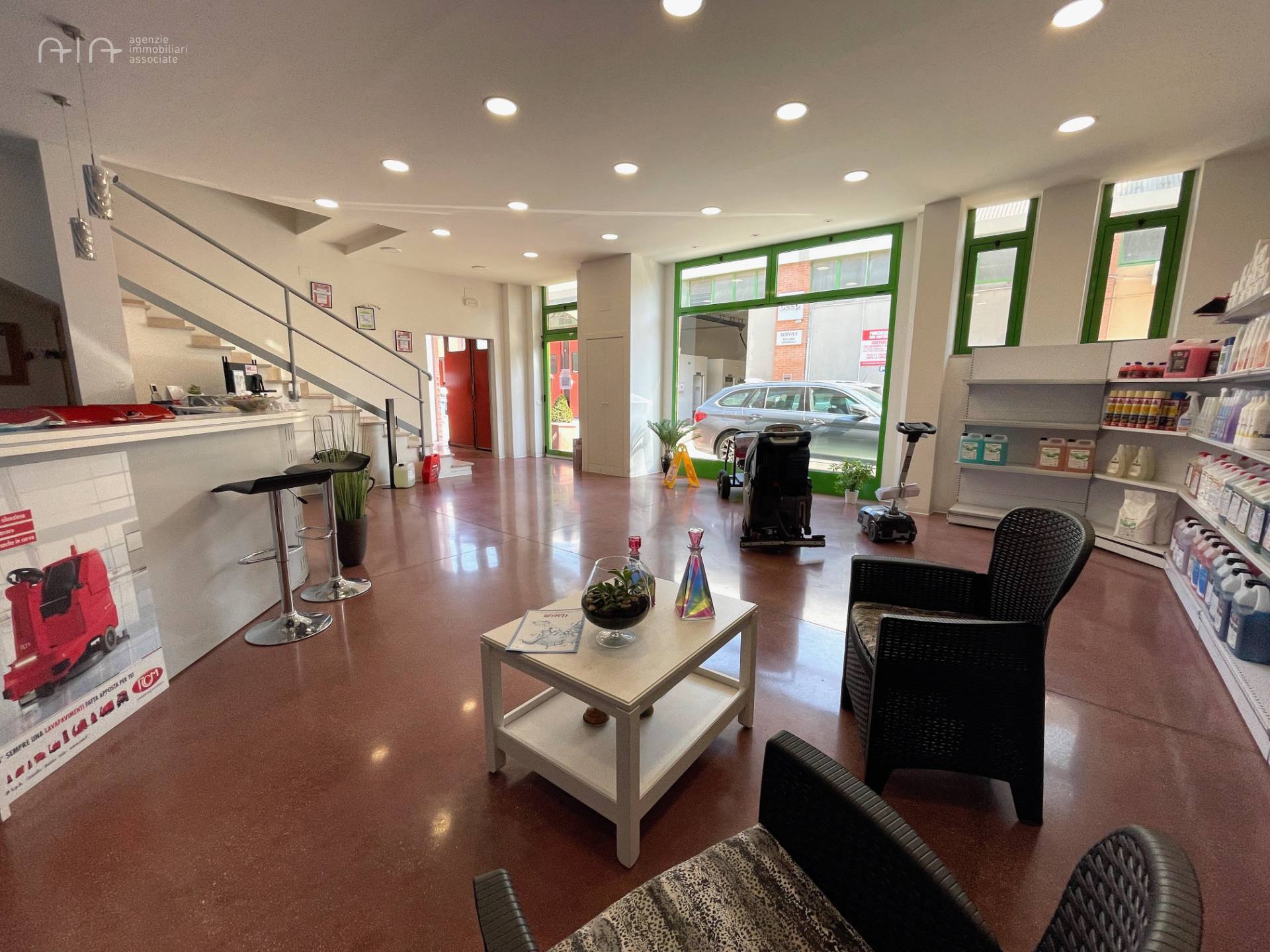 Locale Artigianale / Deposito in vendita a Grottammare, Centrale (tra La ss16 e ferrovia, fino al fi