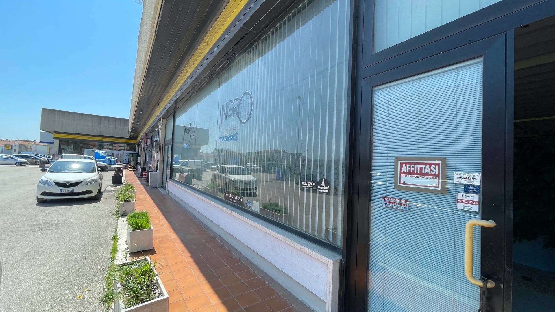 Locale Commerciale in vendita a San Benedetto del Tronto, Porto D'ascoli residenziale