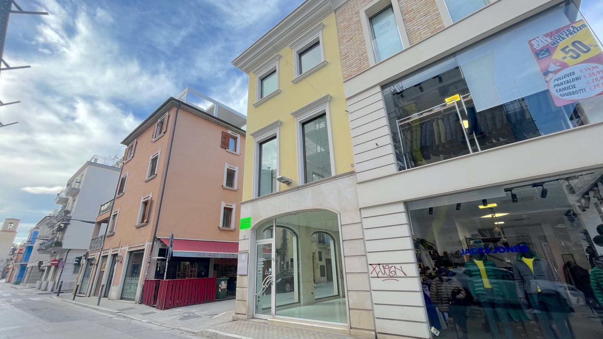 Locale Commerciale in vendita a San Benedetto del Tronto, Centralissima