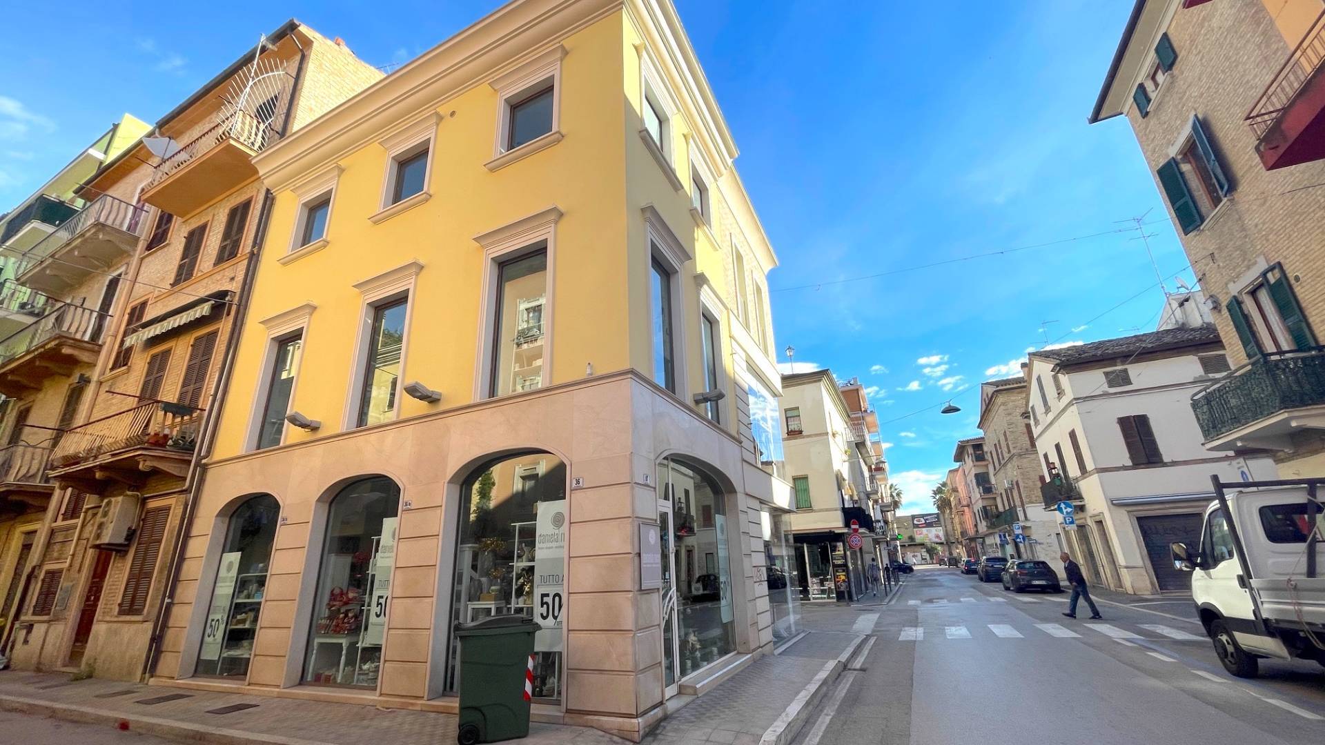 Locale Commerciale in vendita a San Benedetto del Tronto, Centralissima