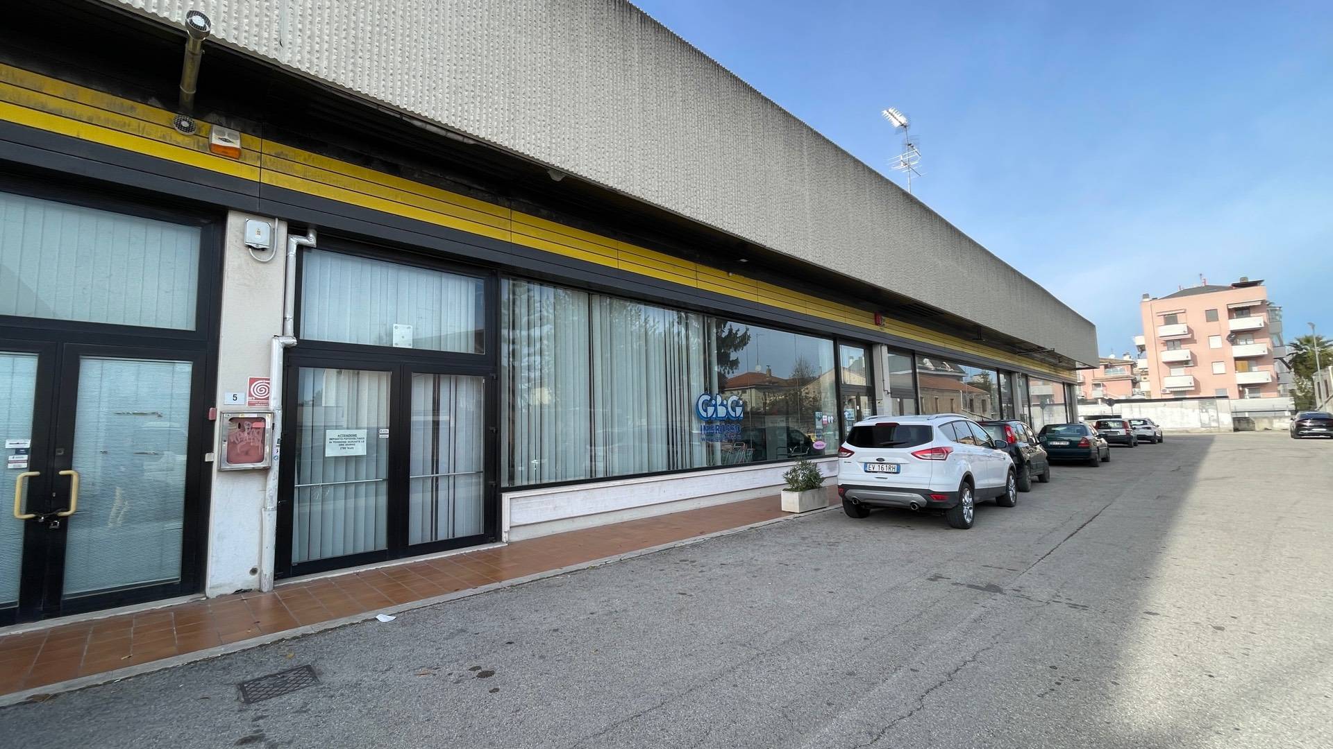 Locale Commerciale in vendita a San Benedetto del Tronto, Porto D'ascoli residenziale