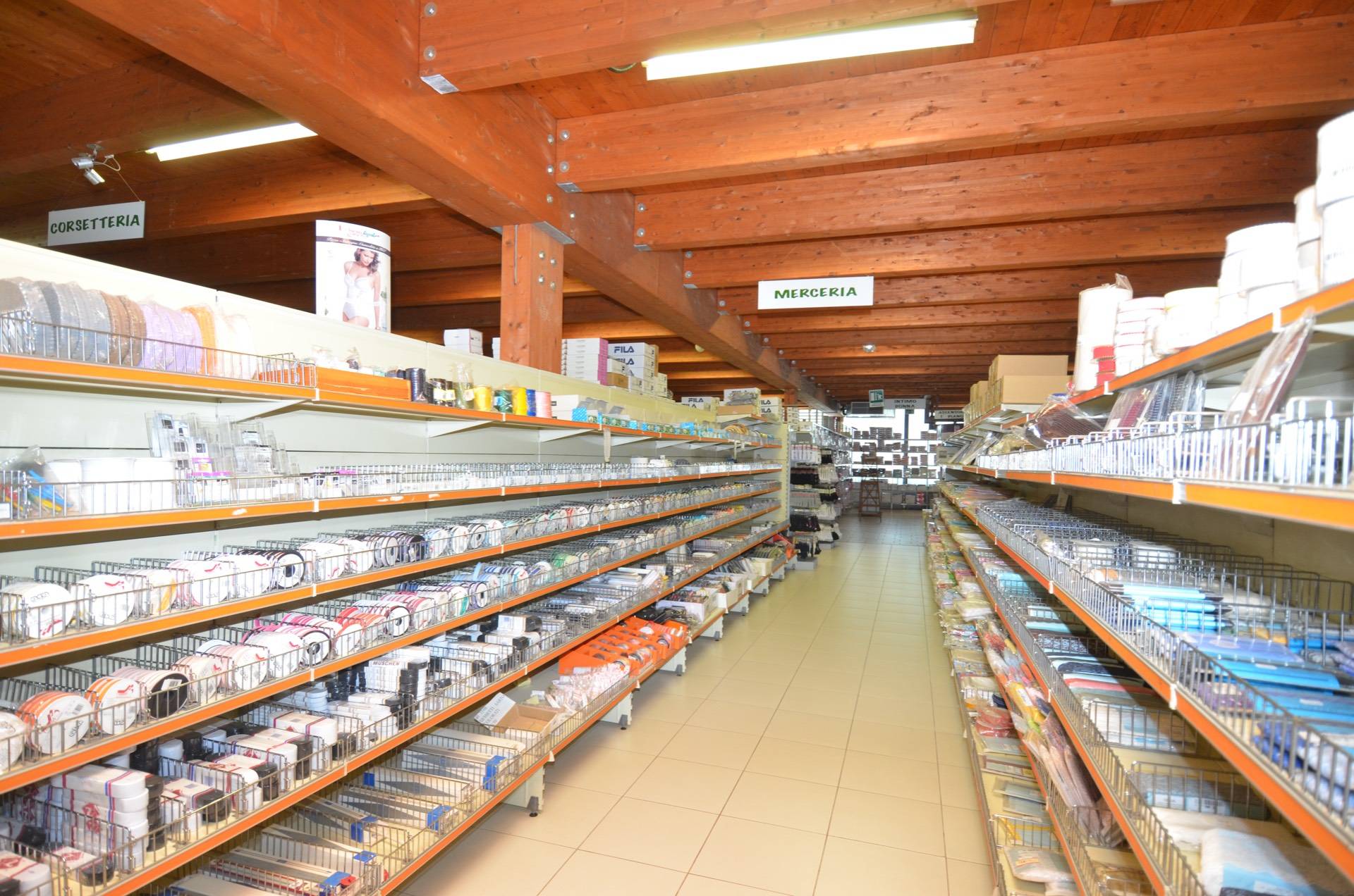 Locale Commerciale in vendita a San Benedetto del Tronto, Porto D'ascoli residenziale