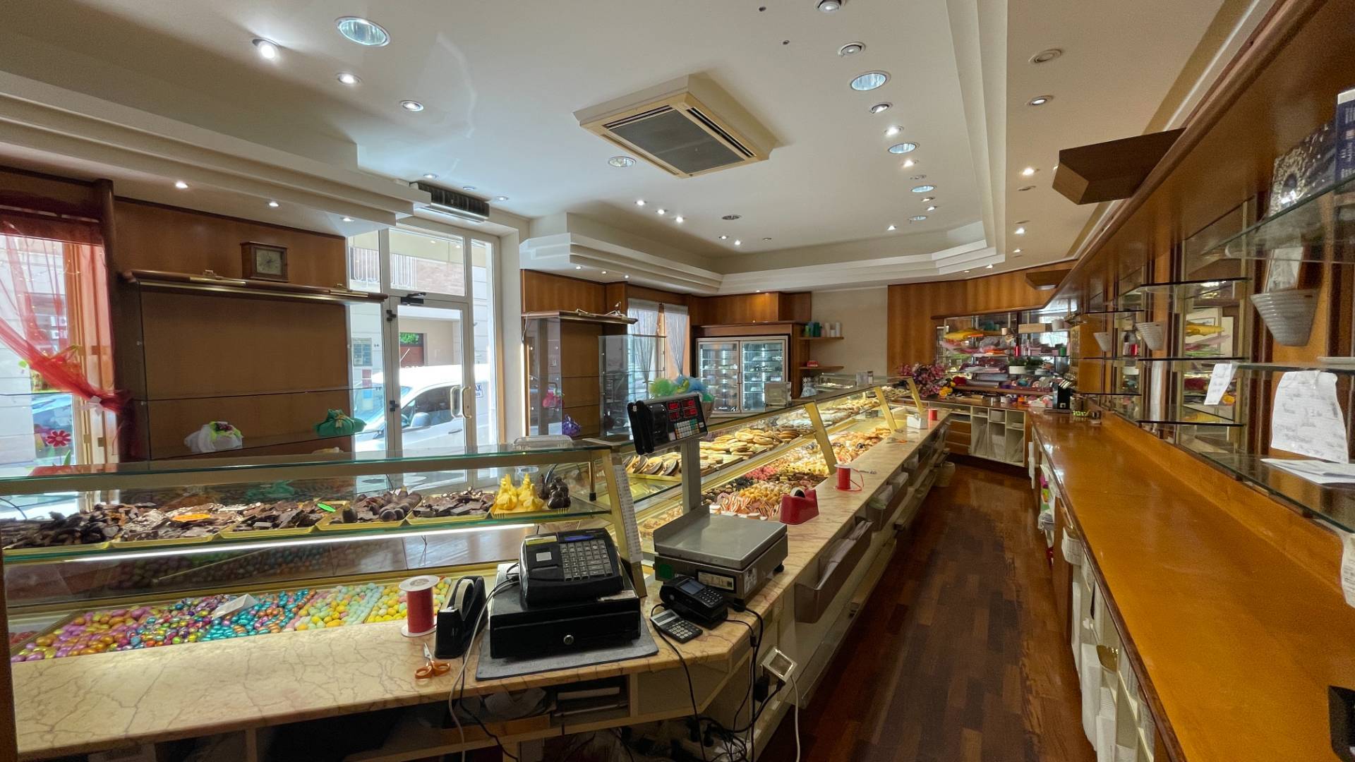 Locale Commerciale in vendita a San Benedetto del Tronto, Centralissima