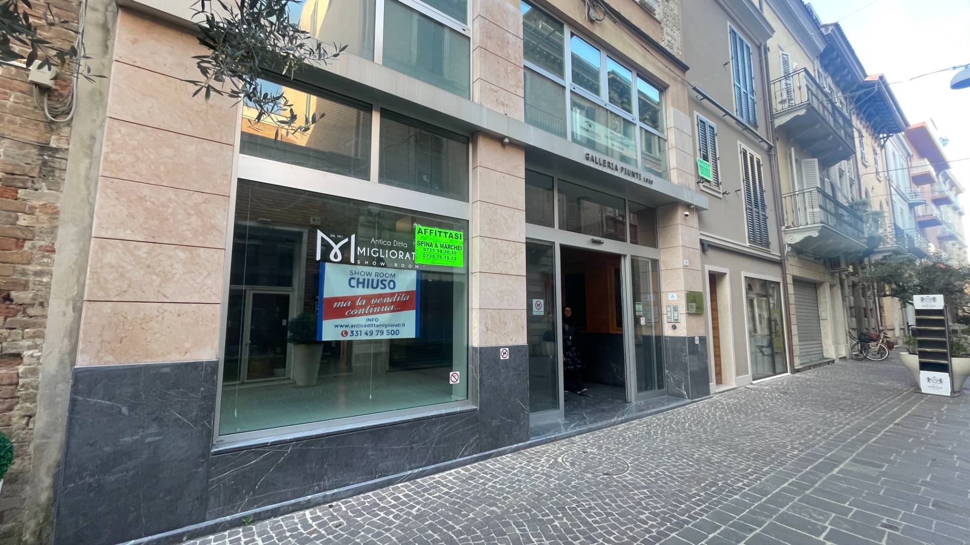 Locale Commerciale in affitto a San Benedetto del Tronto, Centralissima
