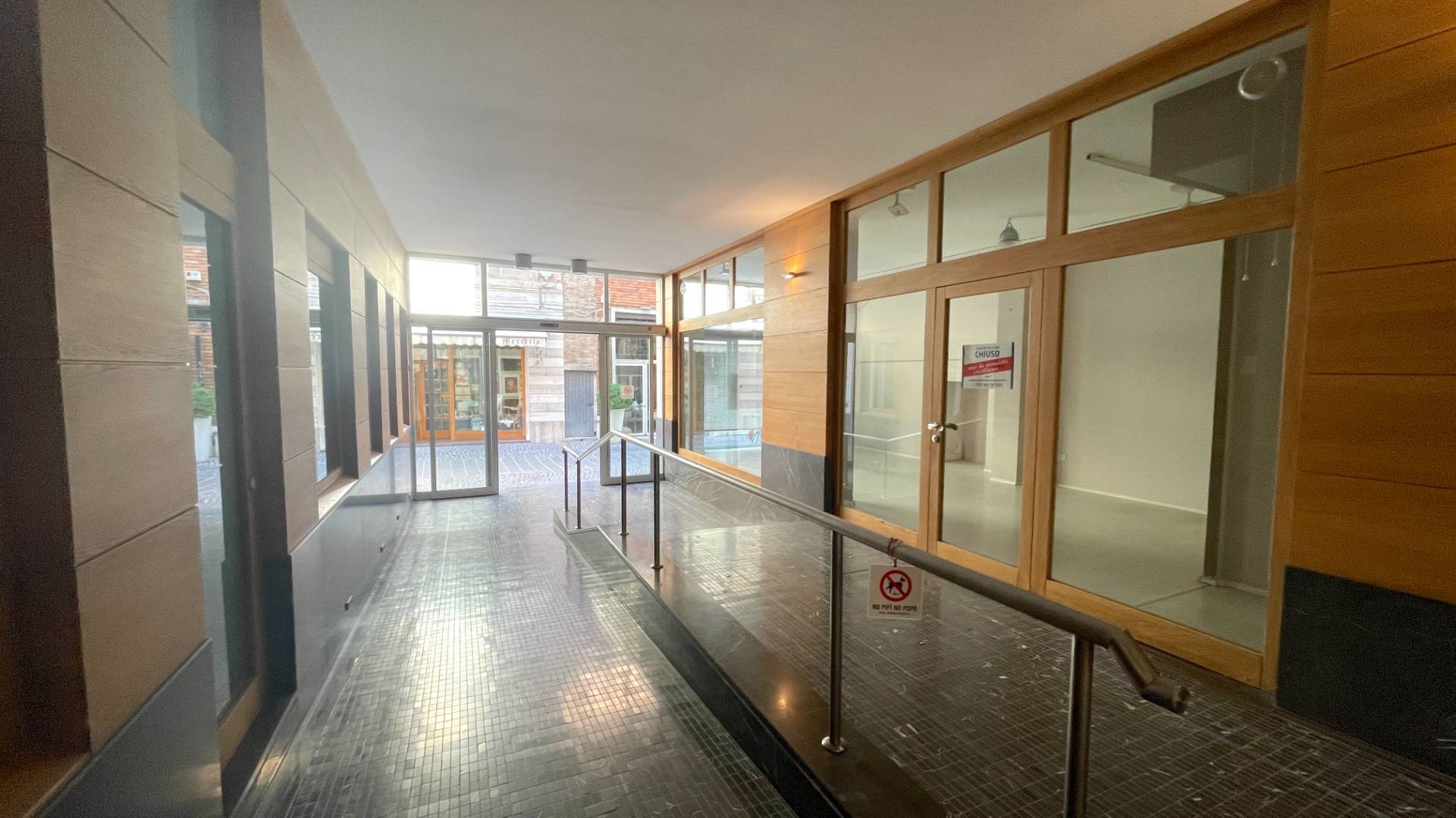 Locale Commerciale in affitto a San Benedetto del Tronto, Centralissima