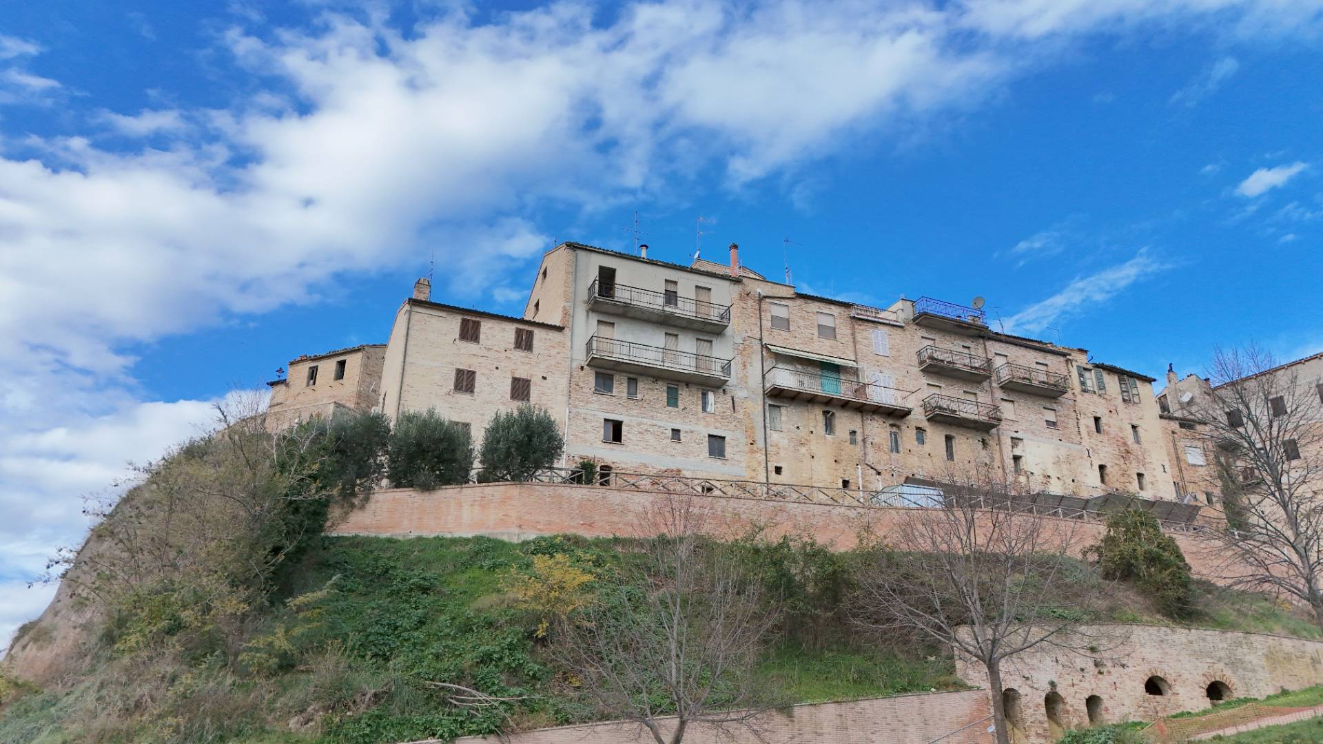 Casa cielo - terra in vendita a Castignano, Centrale / Centro Storico