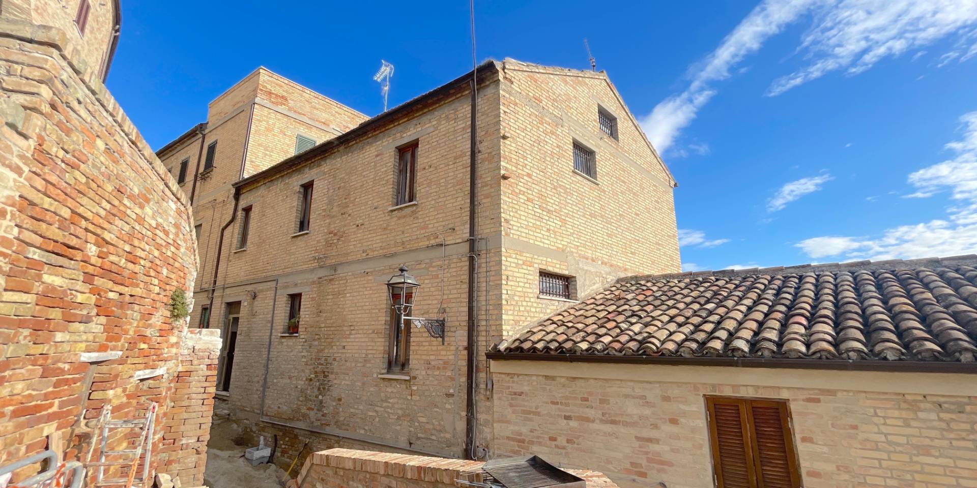 Casa cielo - terra in vendita a Castignano, Centrale / Centro Storico