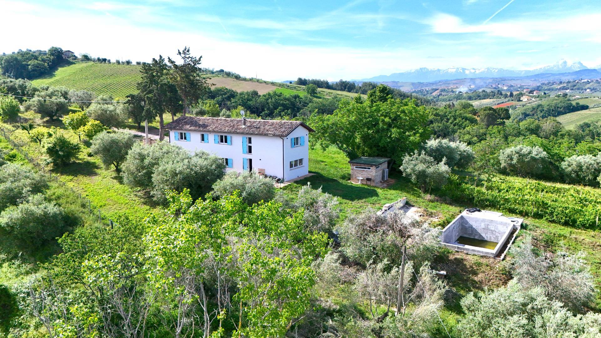 Casale Colonico Rustico in vendita a Castorano, Collinare