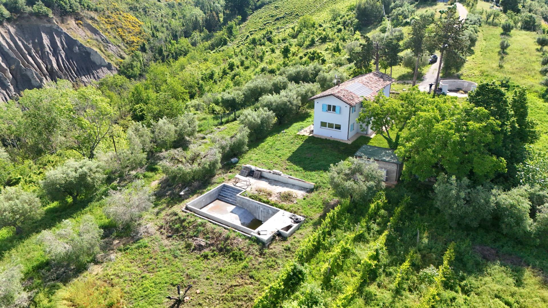 Casale Colonico Rustico in vendita a Castorano, Collinare