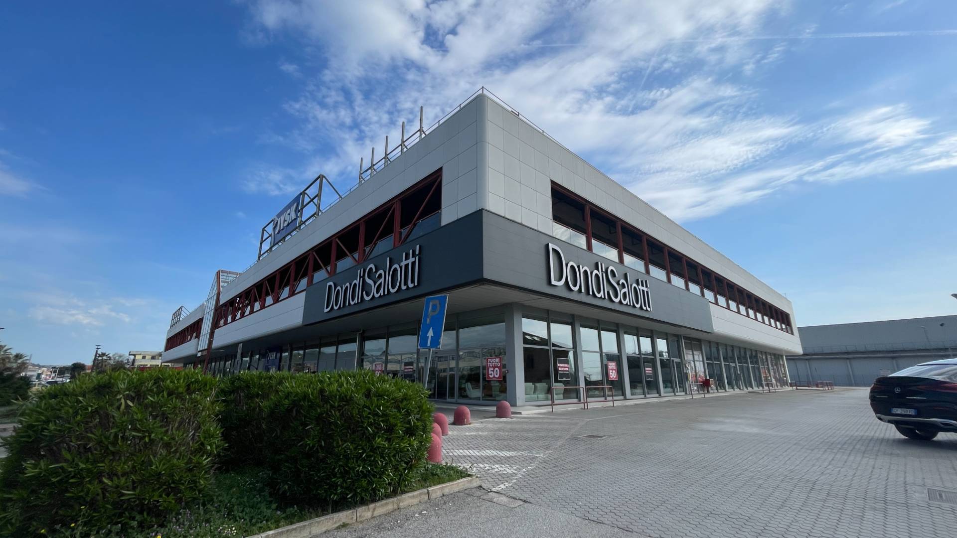 Locale Artigianale / Deposito in affitto a San Benedetto del Tronto, Porto D'ascoli residenziale