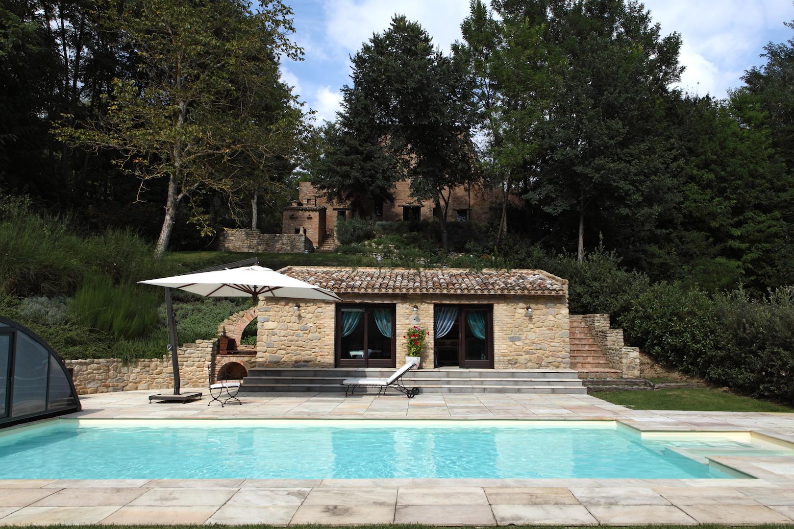 Casale Colonico Rustico in vendita a Sarnano, Centrale