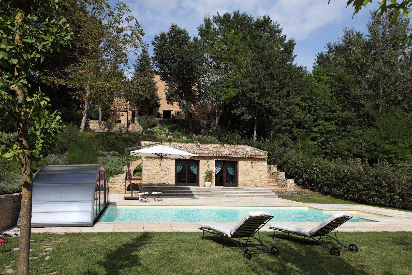 Casale Colonico Rustico in vendita a Sarnano, Centrale