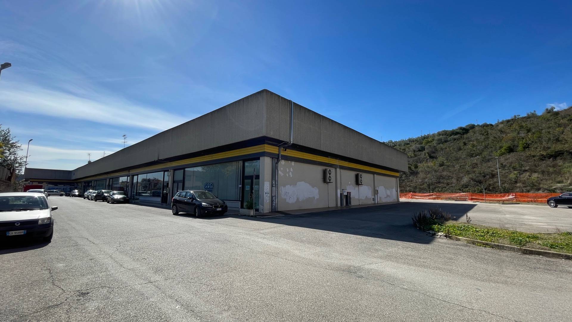 Locale Commerciale in vendita a San Benedetto del Tronto, Porto D'ascoli residenziale