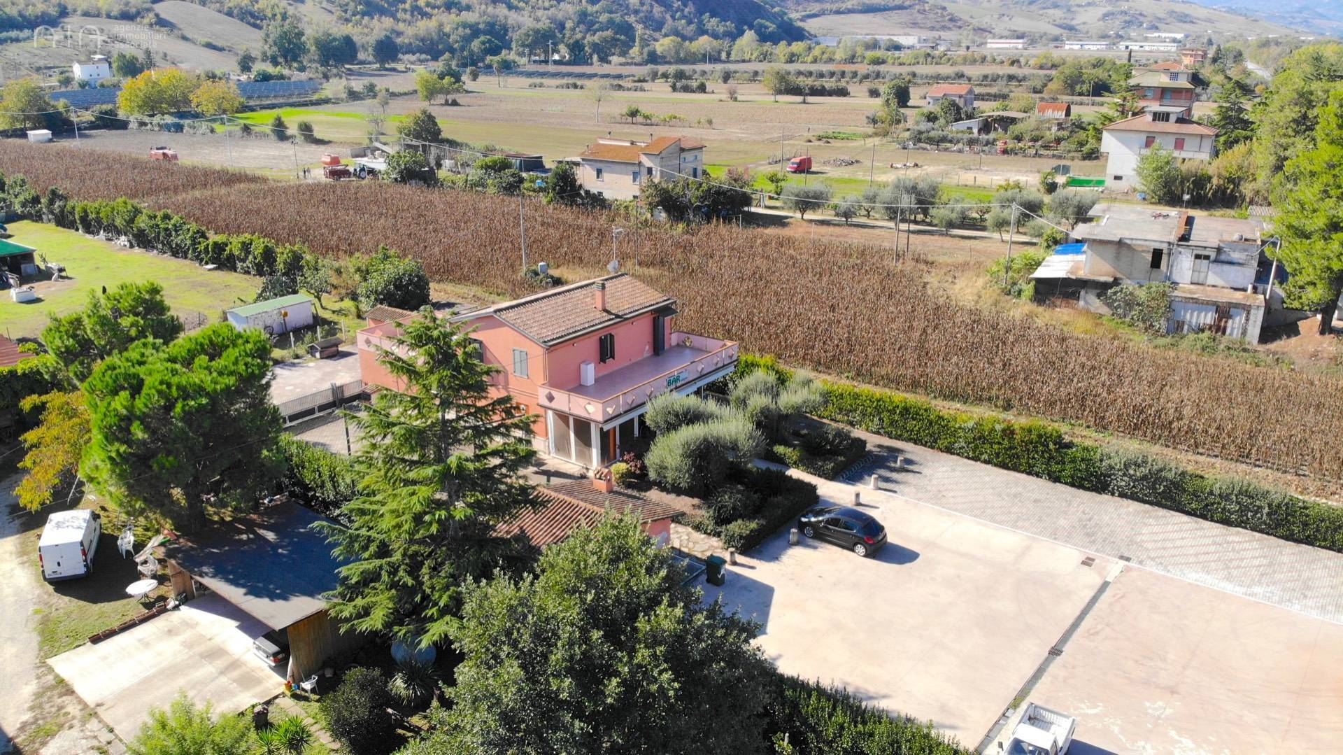 Casa cielo - terra in vendita a Controguerra, Industriale (bonifica Del Tronto)