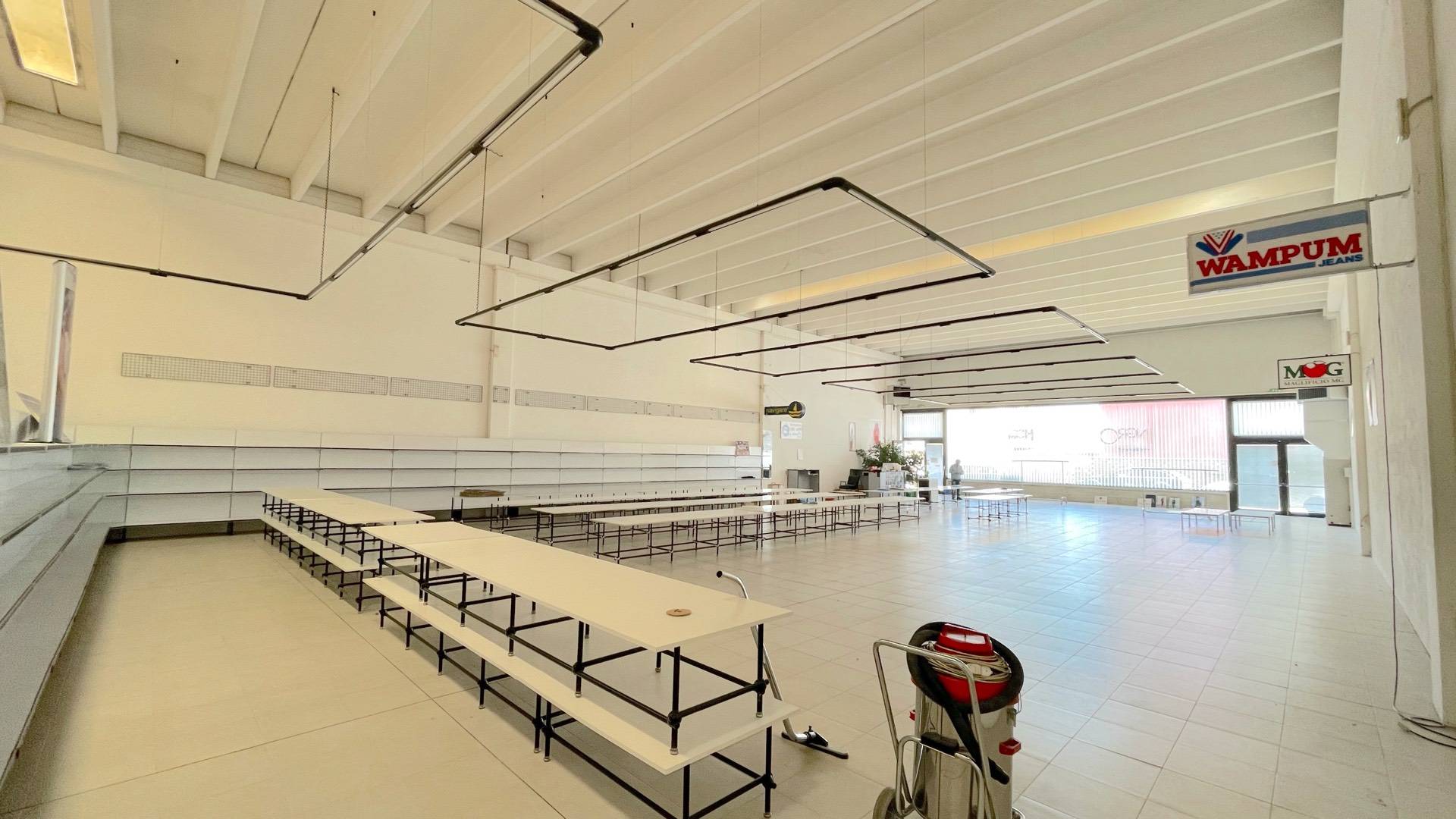 Locale Commerciale in vendita a San Benedetto del Tronto, Porto D'ascoli residenziale