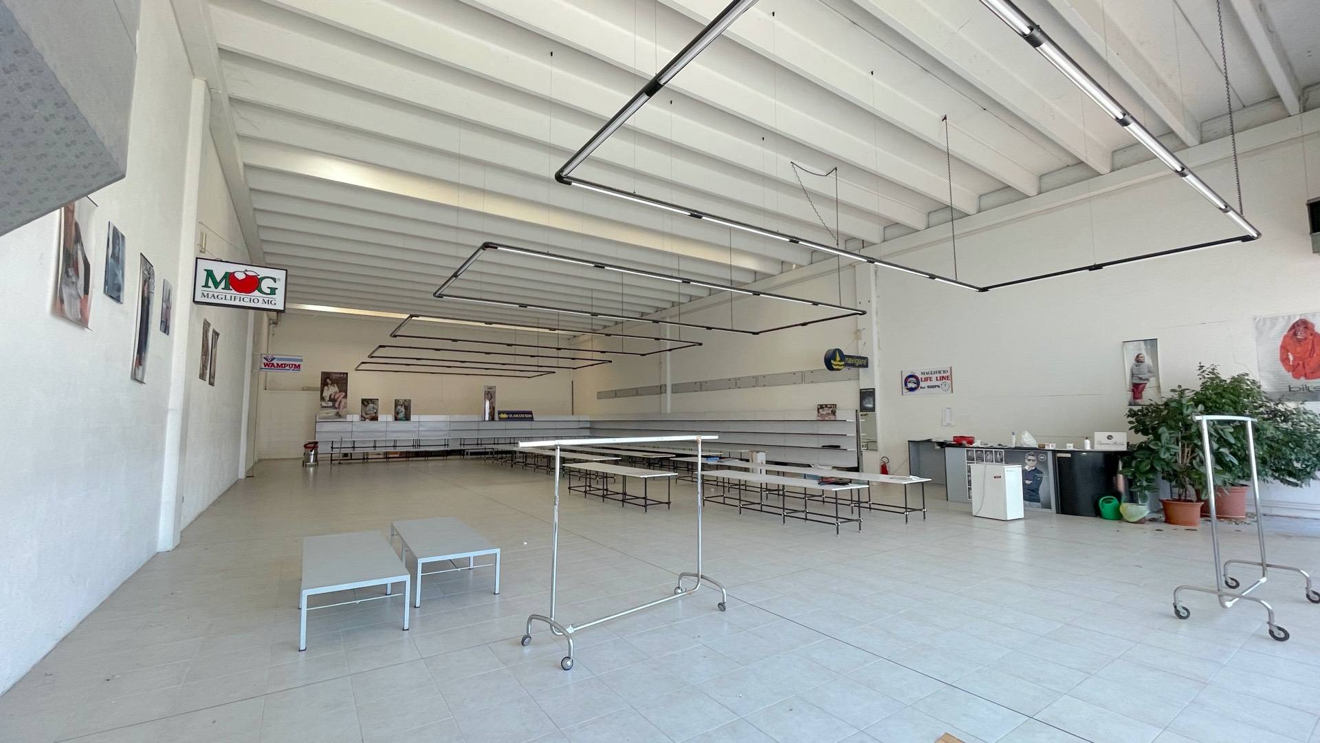 Locale Commerciale in vendita a San Benedetto del Tronto, Porto D'ascoli residenziale