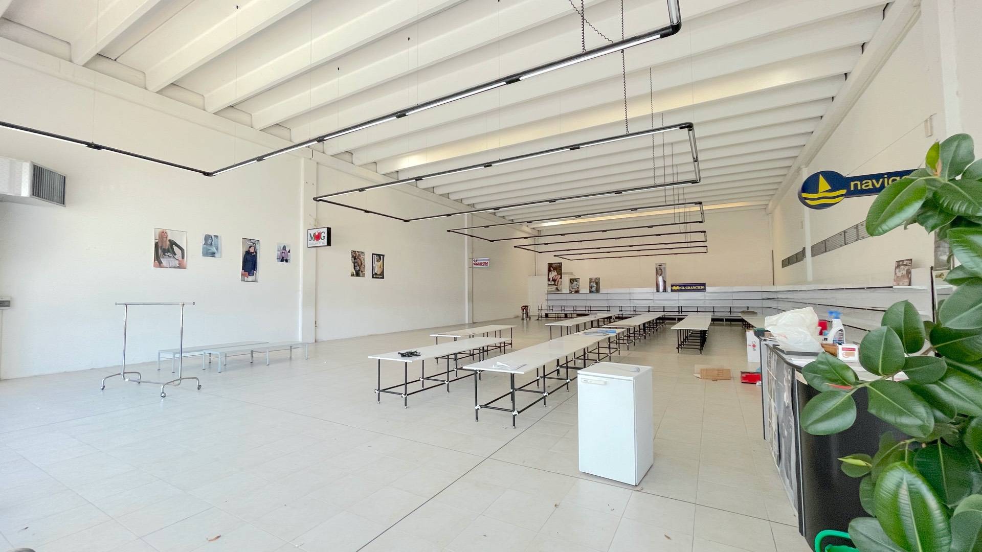 Locale Commerciale in vendita a San Benedetto del Tronto, Porto D'ascoli residenziale