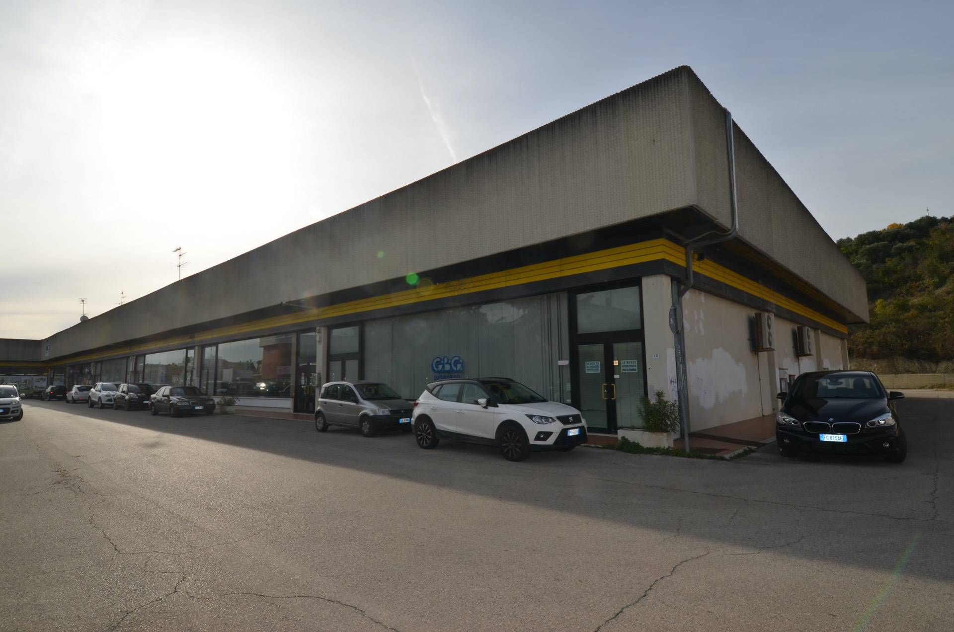 Locale Commerciale in vendita a San Benedetto del Tronto, Porto D'ascoli residenziale