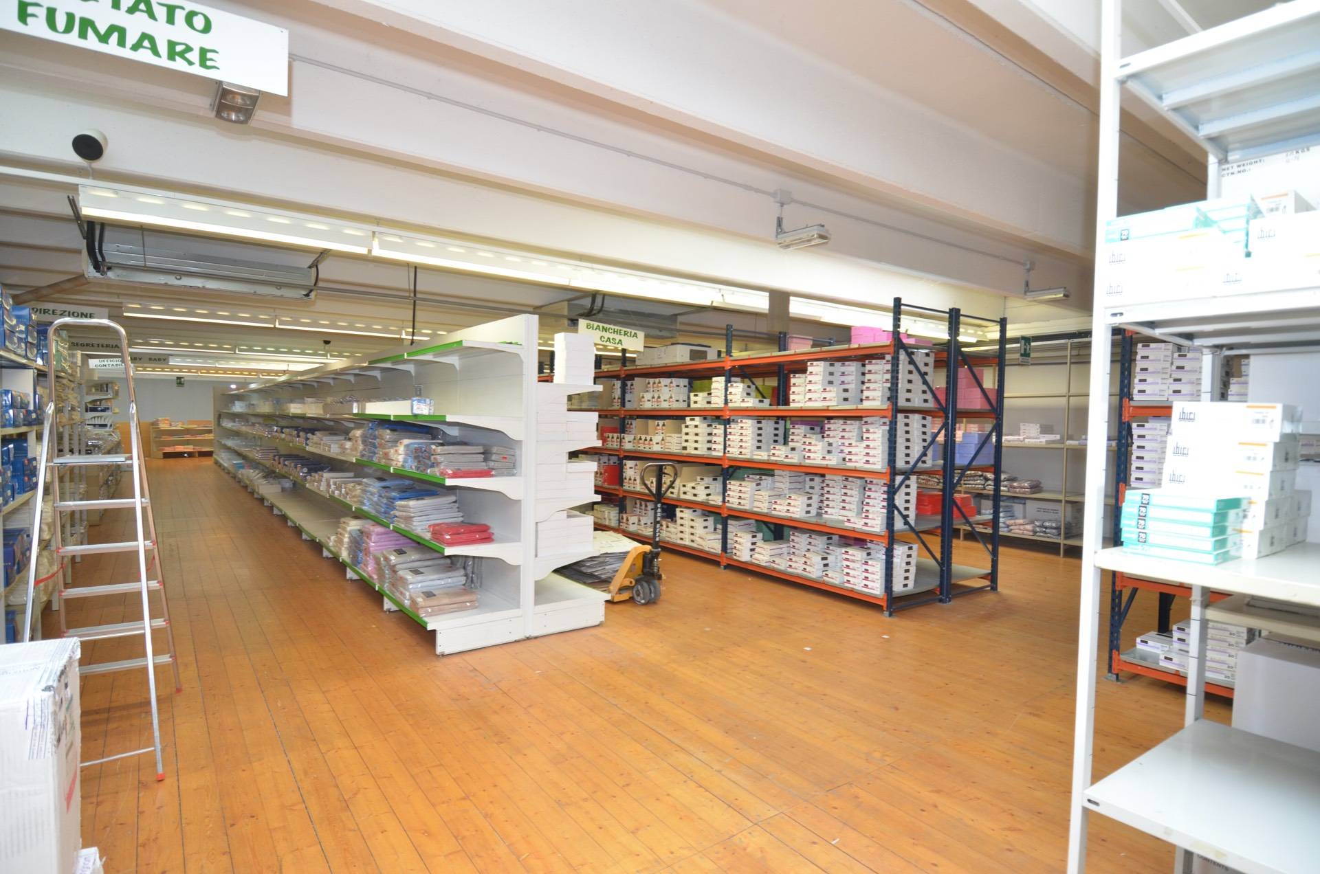 Locale Commerciale in vendita a San Benedetto del Tronto, Porto D'ascoli residenziale