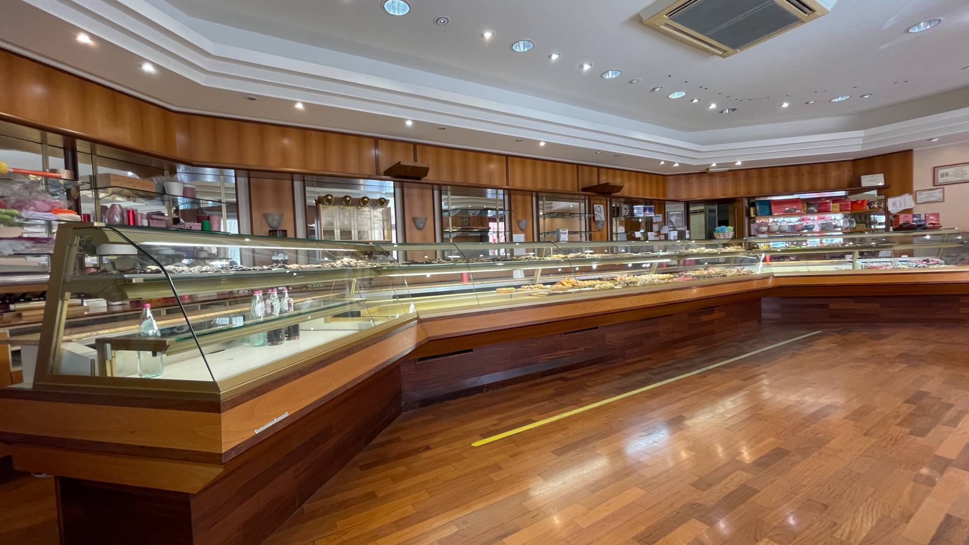 Locale Commerciale in vendita a San Benedetto del Tronto, Centralissima