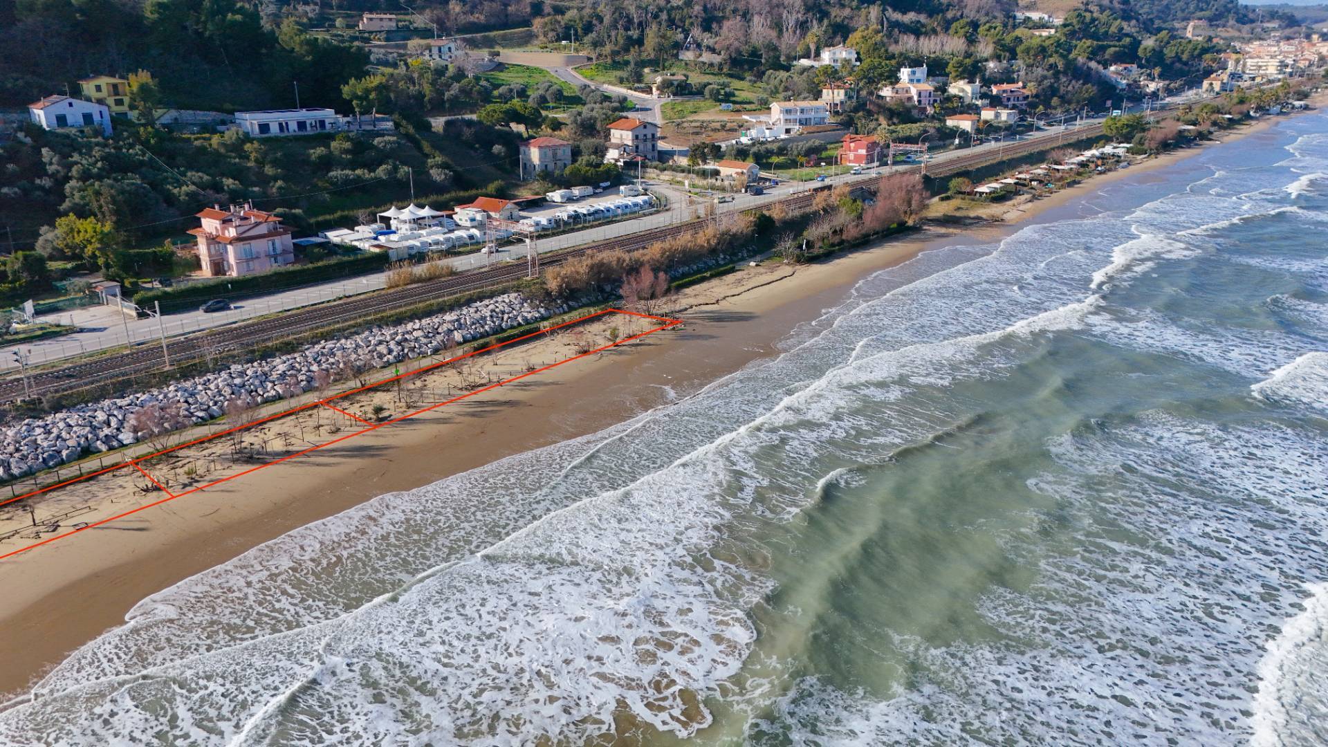 Terreno Agricolo (con / Senza Piccolo Prefabbricato) in vendita a Cupra Marittima, Lungomare (al Di 