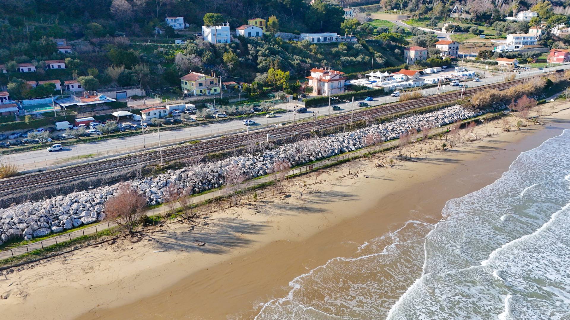 Terreno Agricolo (con / Senza Piccolo Prefabbricato) in vendita a Cupra Marittima, Lungomare (al Di 