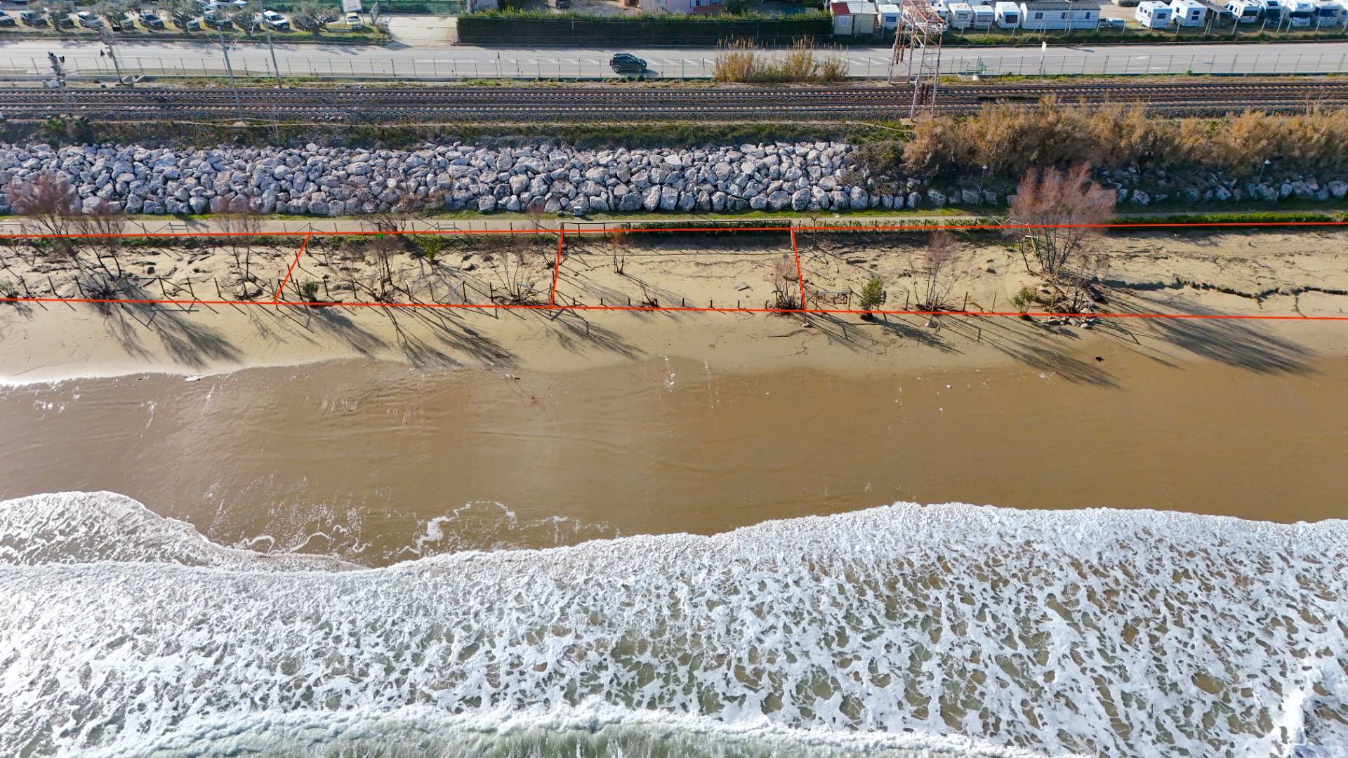 Terreno Agricolo (con / Senza Piccolo Prefabbricato) in vendita a Cupra Marittima, Lungomare (al Di 