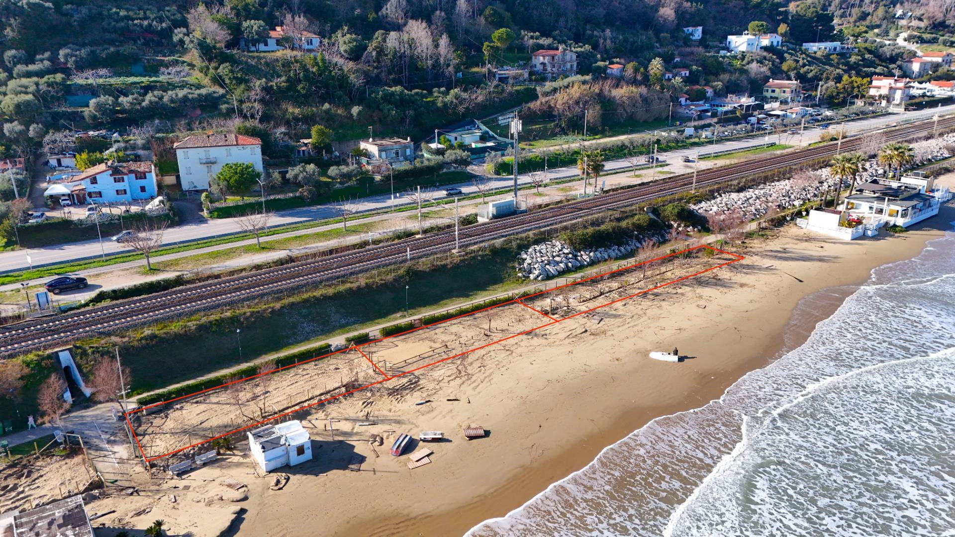 Terreno Agricolo (con / Senza Piccolo Prefabbricato) in vendita a Cupra Marittima, Lungomare (al Di 