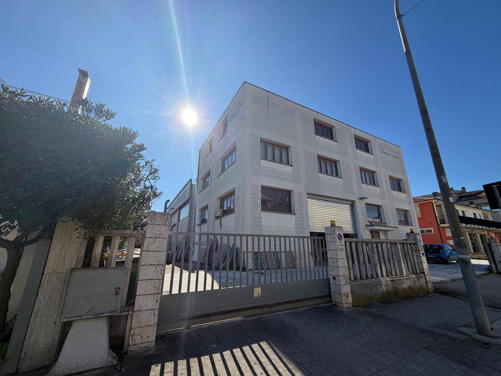 Capannone in vendita a San Benedetto del Tronto, Porto D'ascoli residenziale