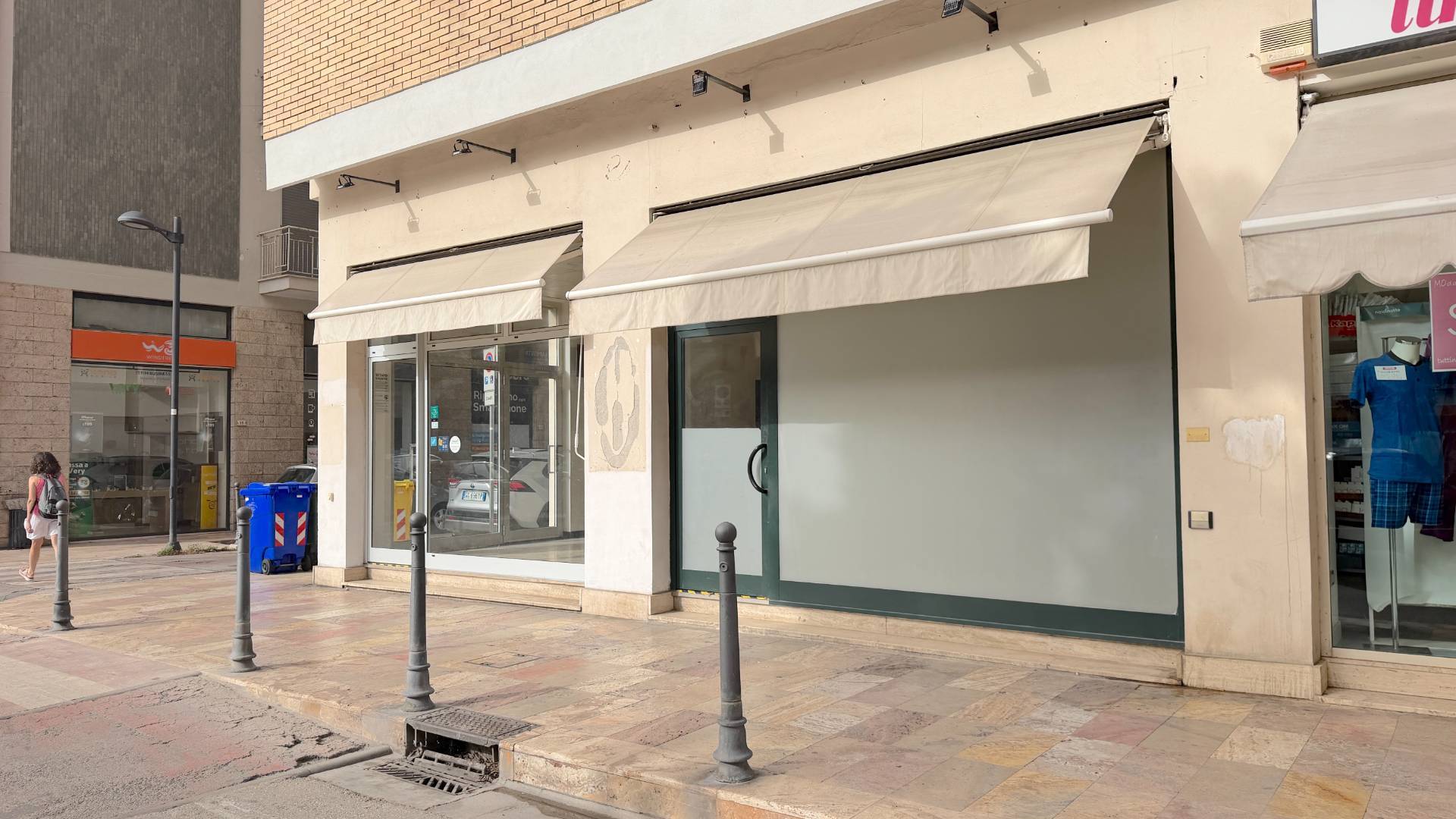 Locale Commerciale in affitto a San Benedetto del Tronto, Centralissima