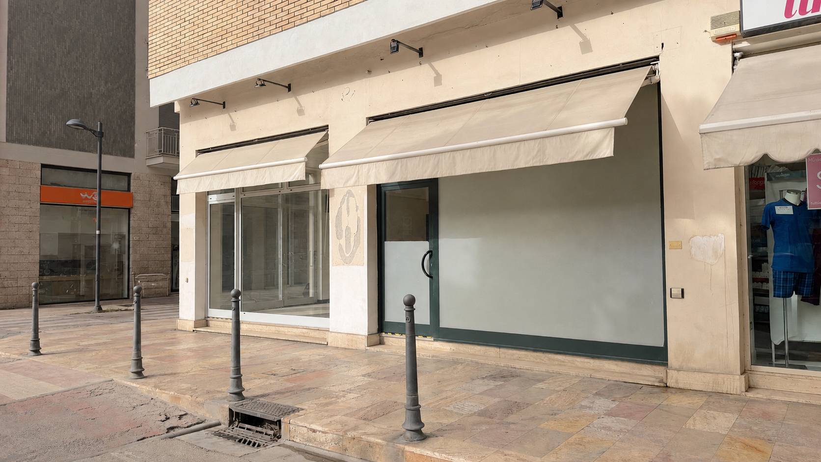Locale Commerciale in affitto a San Benedetto del Tronto, Centralissima