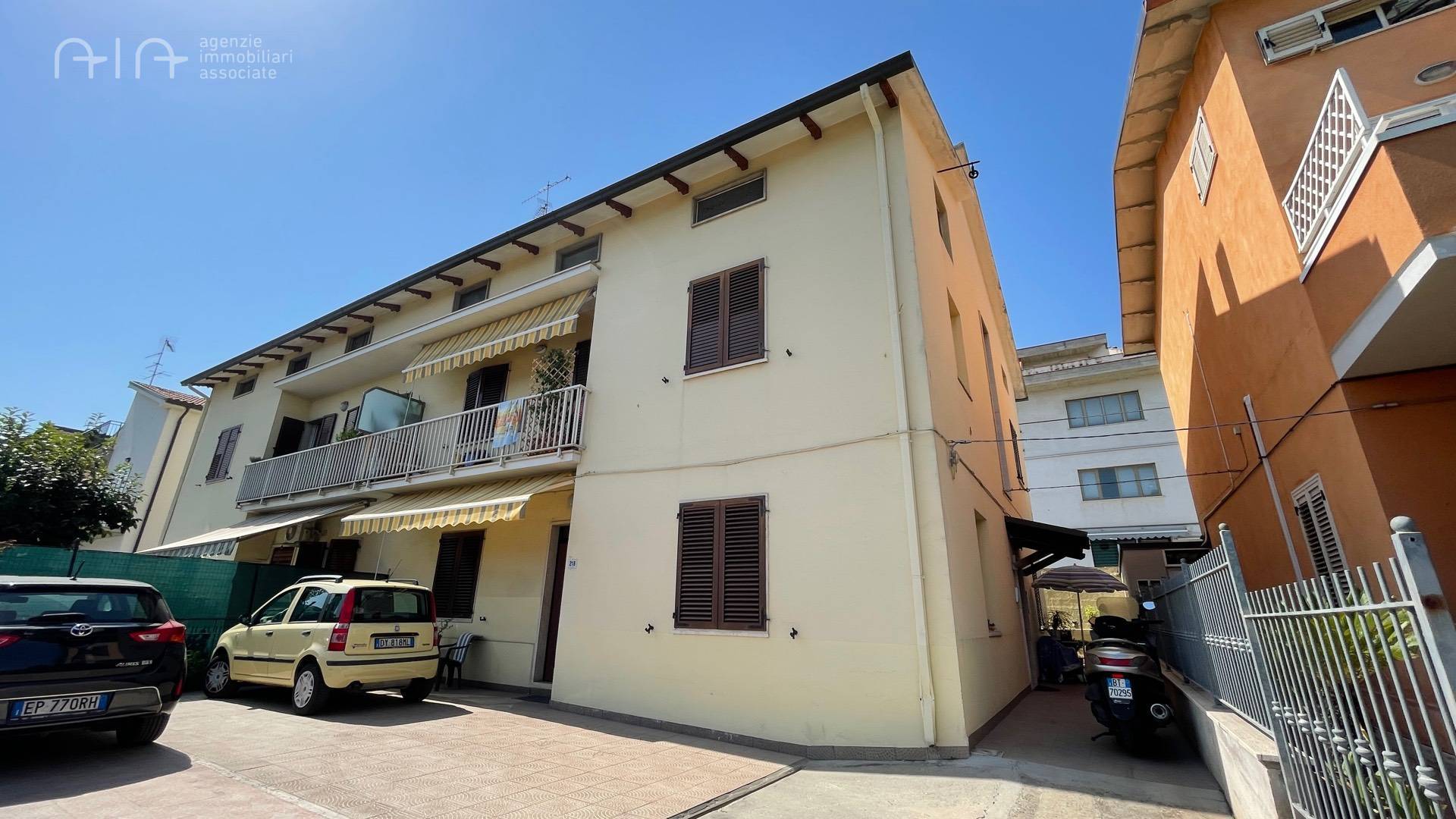 Casa indipendente con posto auto scoperto a San Benedetto del Tronto - porto d'ascoli residenziale (al di sopra della ss1 - 01