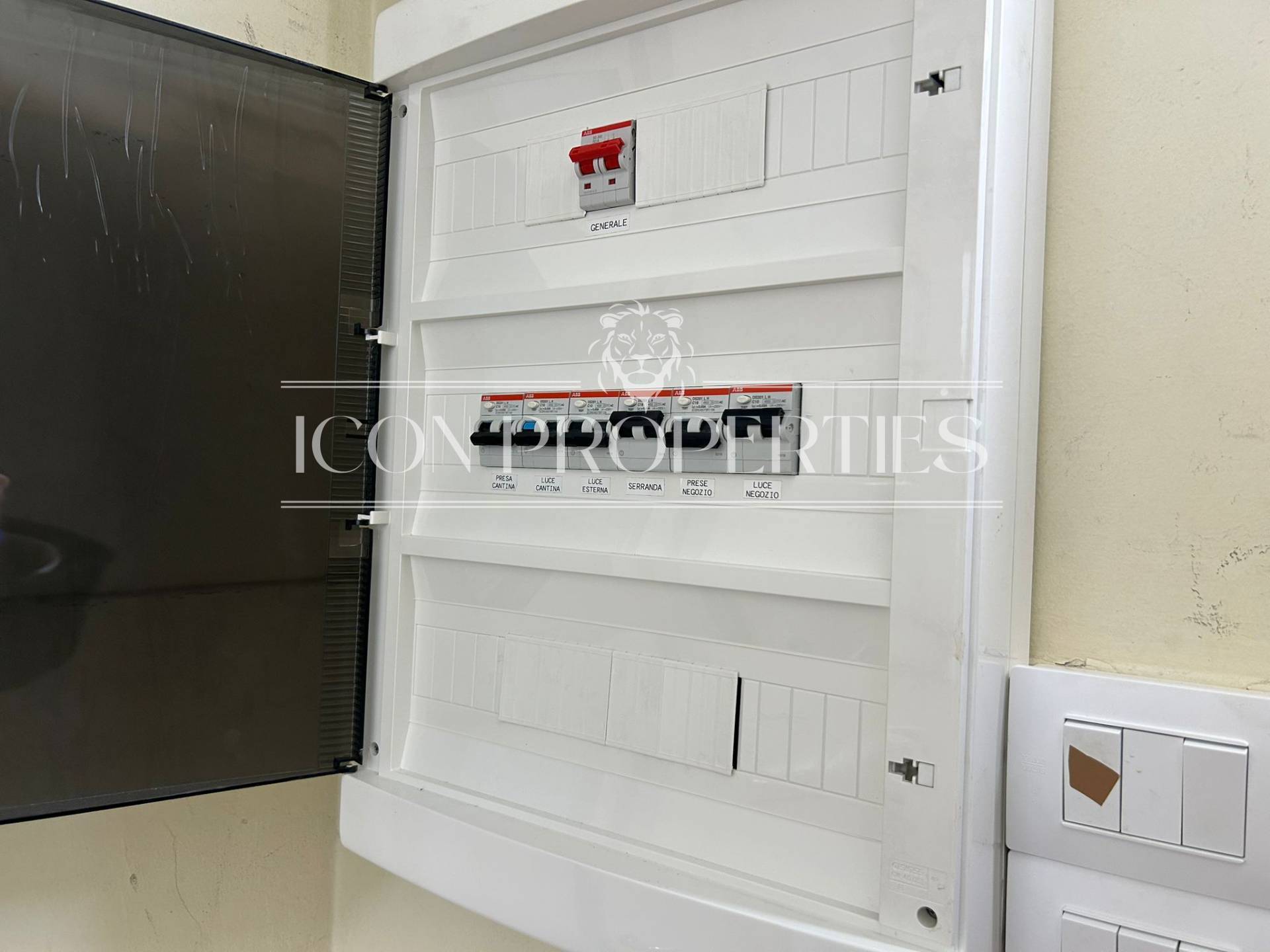 Negozio in vendita a Milano, Fiera