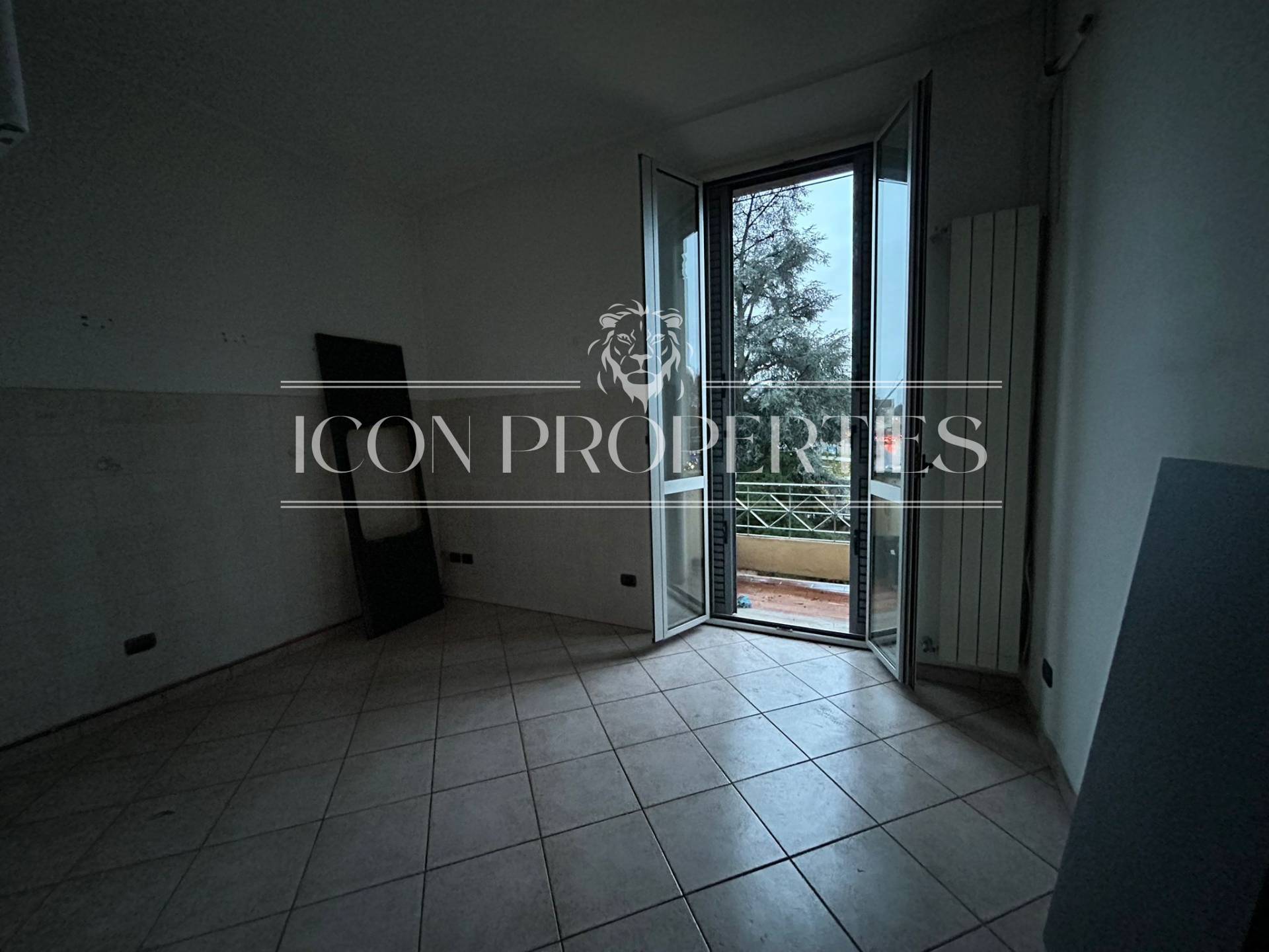 Ufficio in affitto a Saronno, Centro