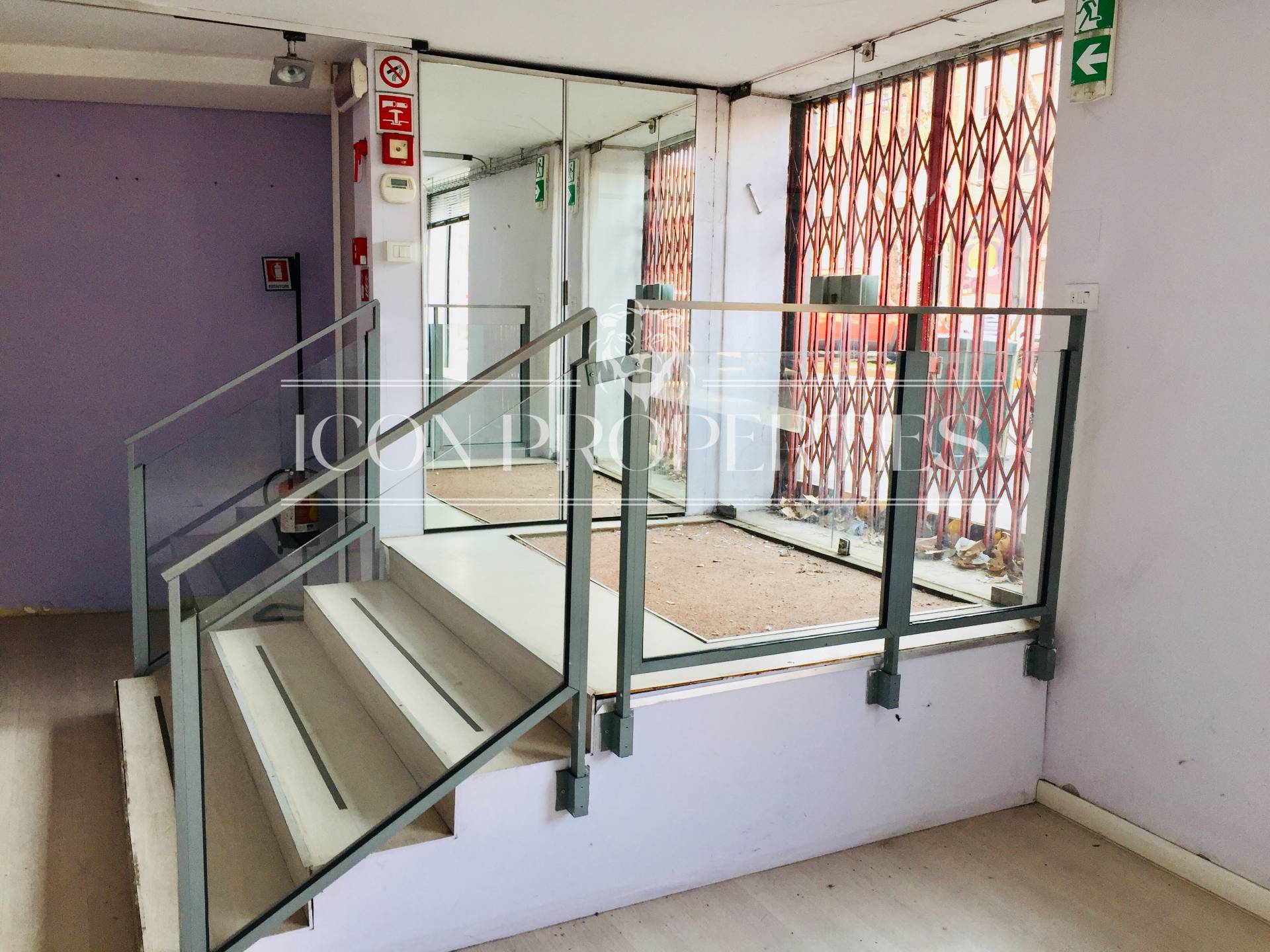 Negozio in vendita a Milano, Certosa