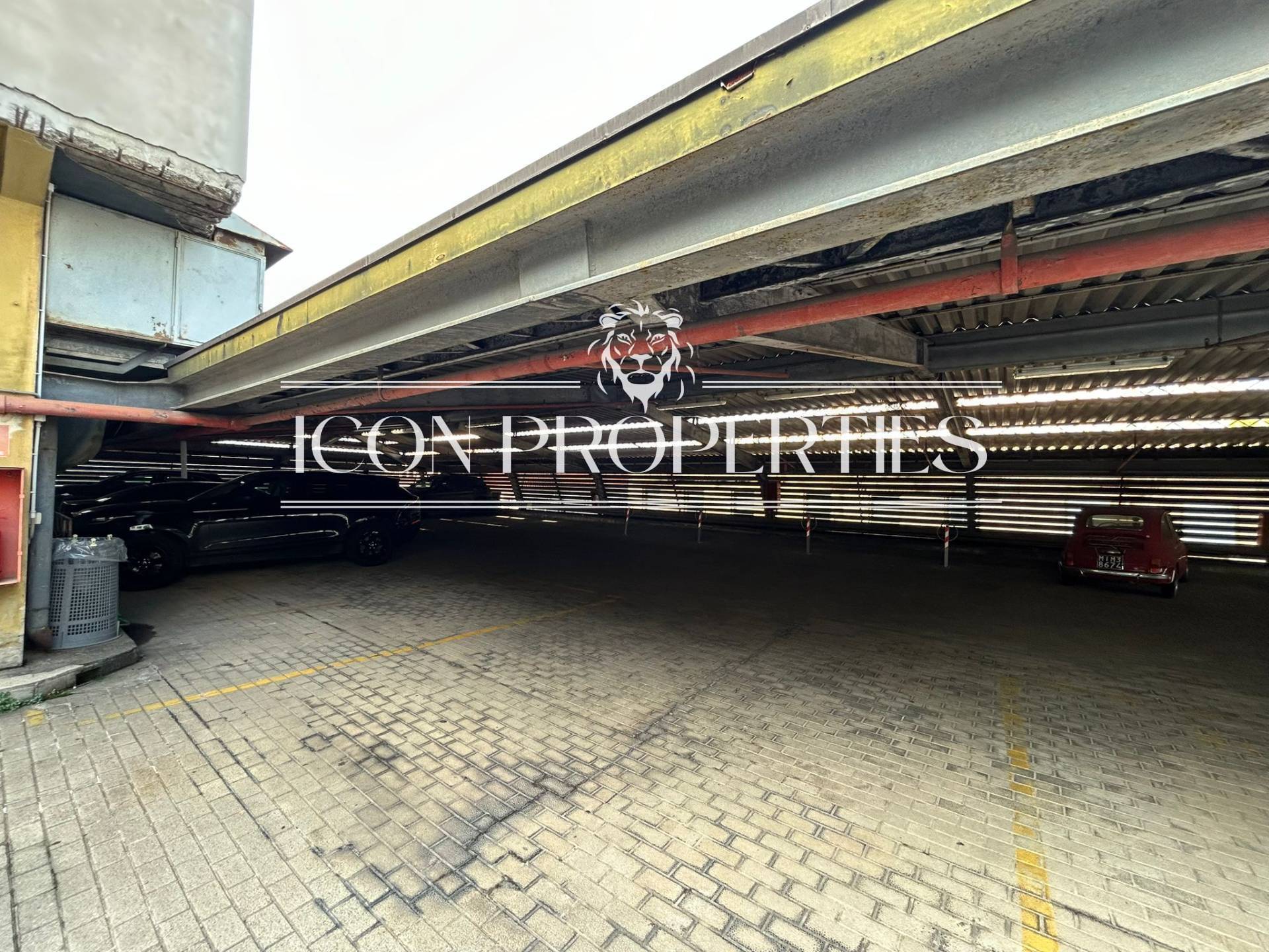 Posto auto coperto in vendita a Milano, Duomo