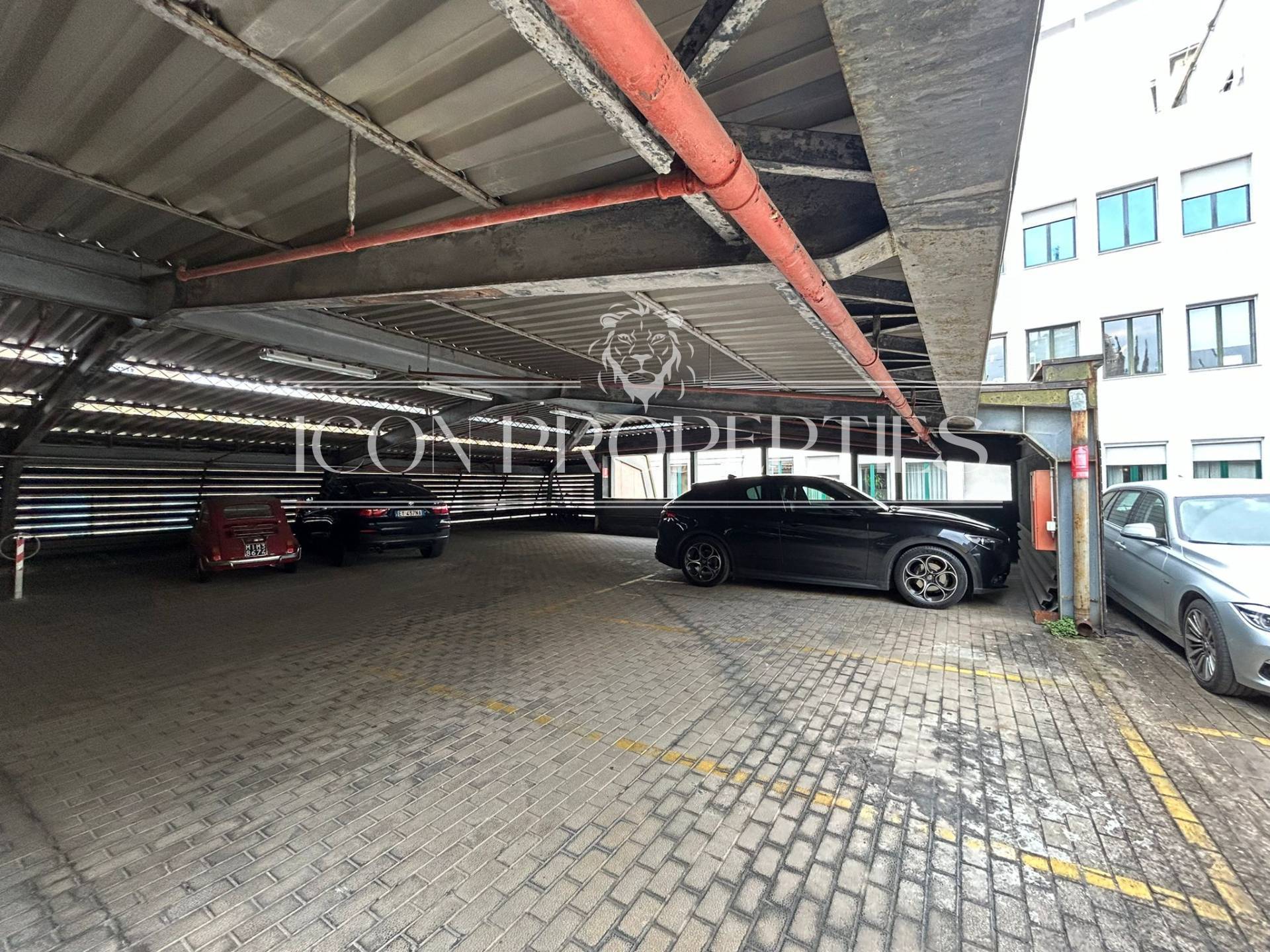 Posto auto coperto in vendita a Milano, Duomo