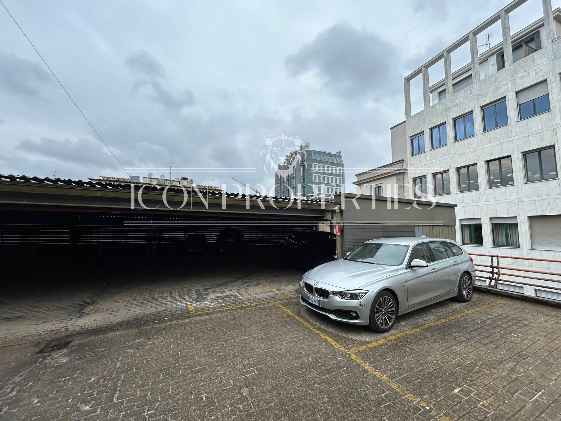 Posto auto coperto in vendita a Milano, Duomo