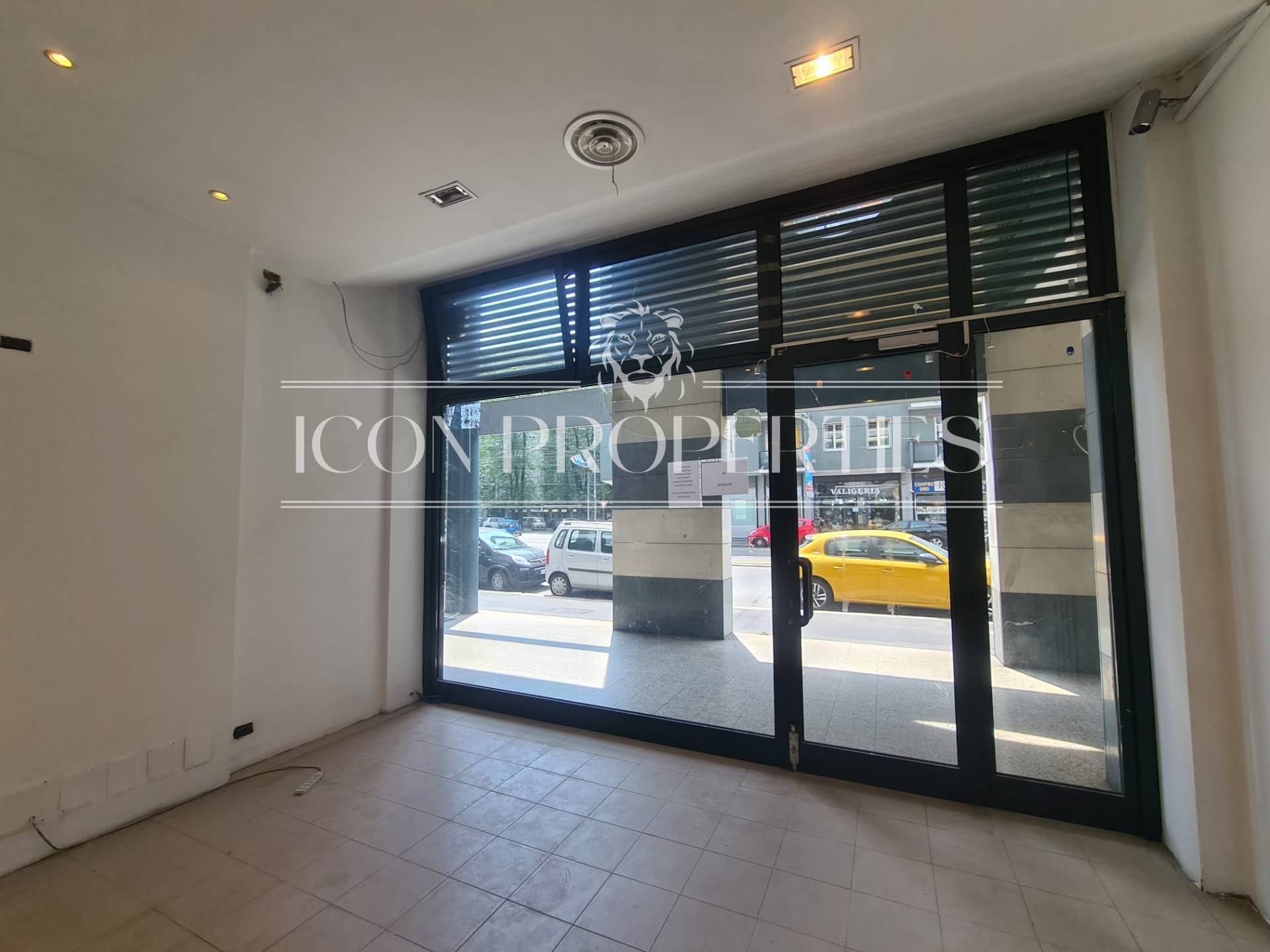 Negozio in vendita a Milano, De Angeli