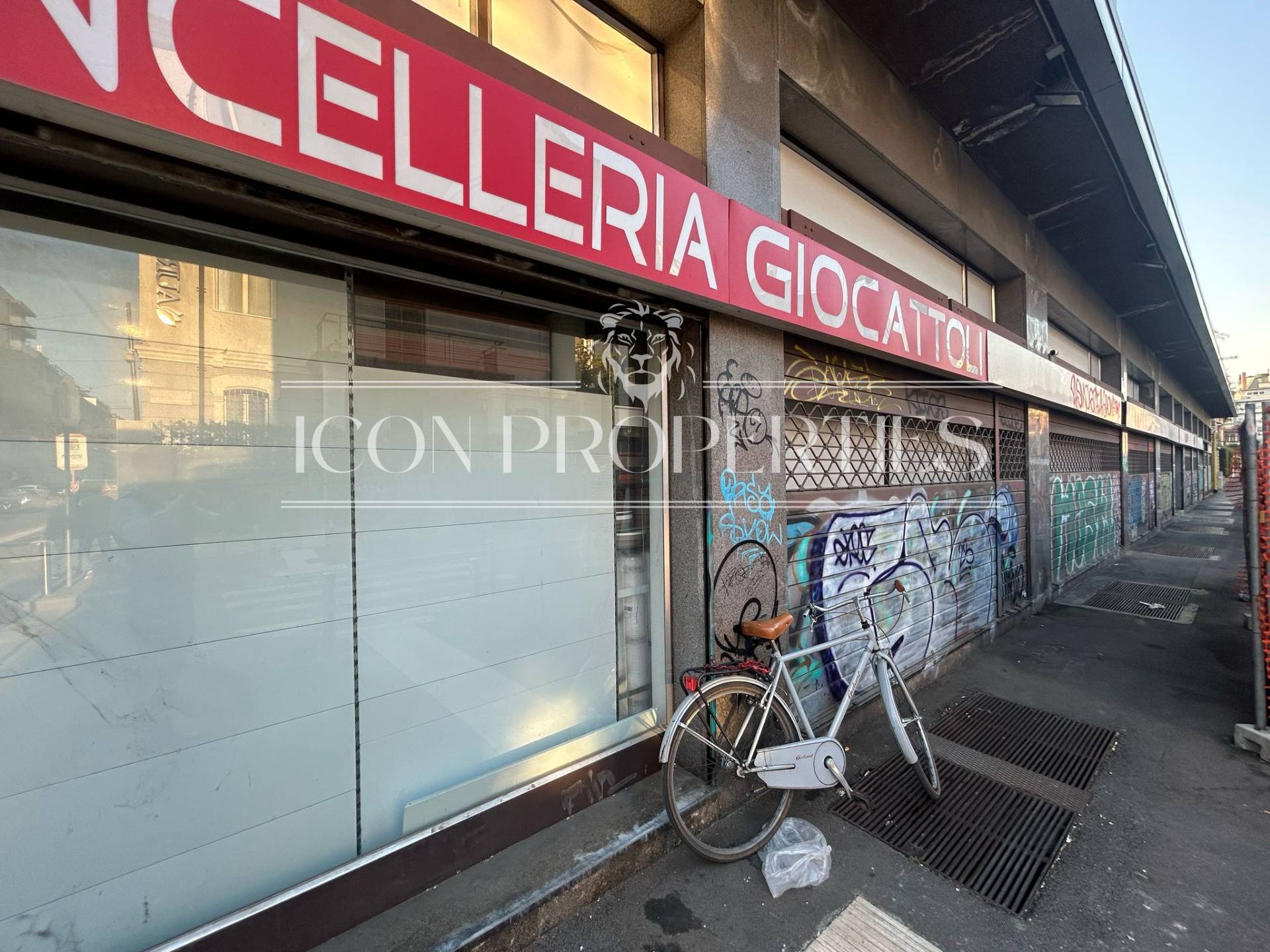 Negozio in vendita a Milano, Loreto