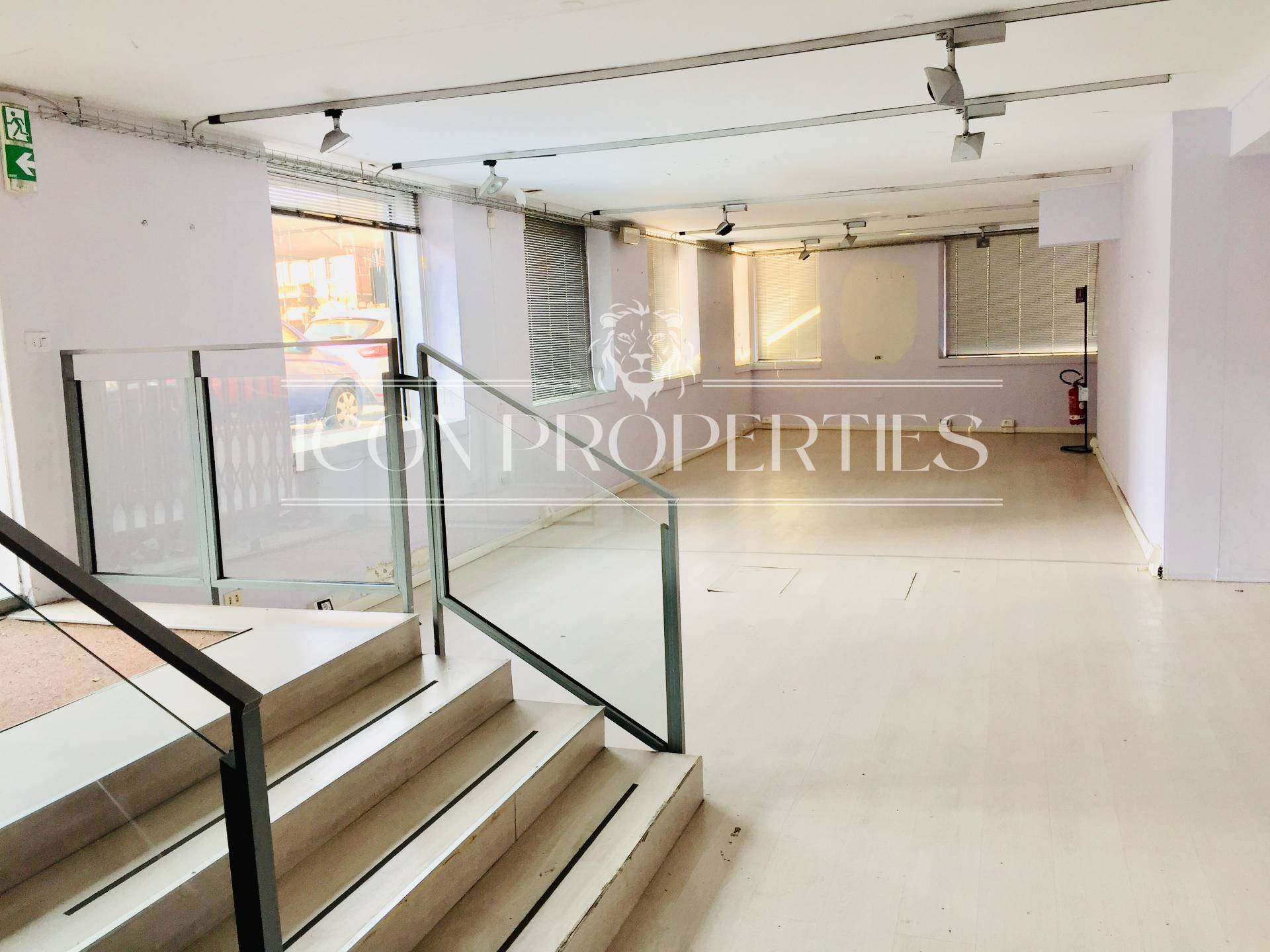 Negozio in vendita a Milano, Certosa